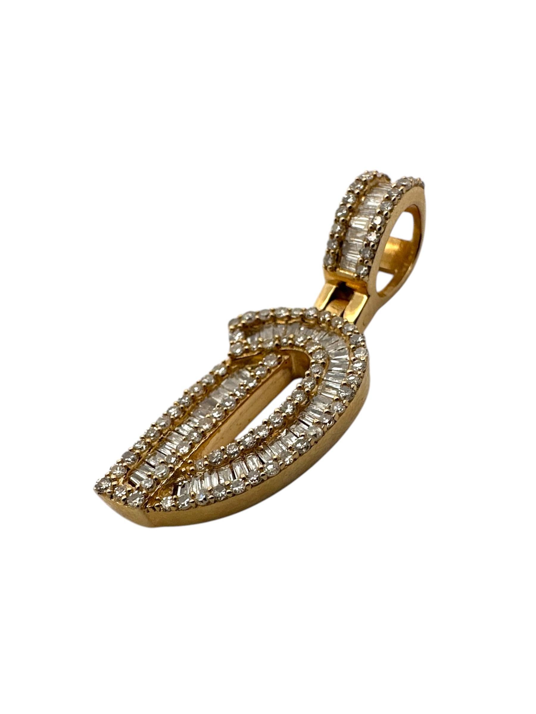 Collier pendentif initial « D » en or jaune 14 carats avec diamants baguettes et ronds Neuf - En vente à Newton, MA