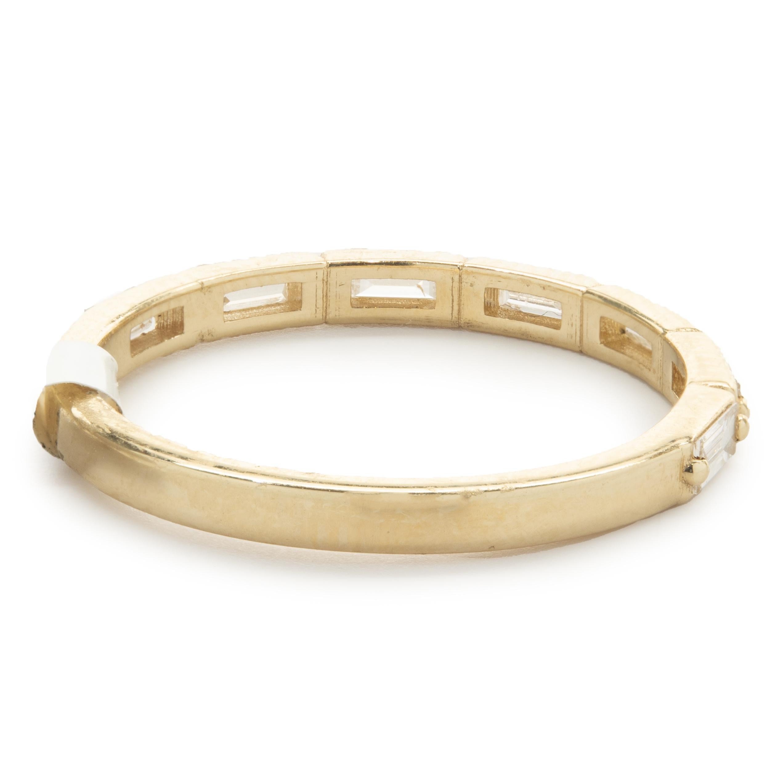 Taille baguette Bracelet en or jaune 14 carats avec diamants taille baguette en vente