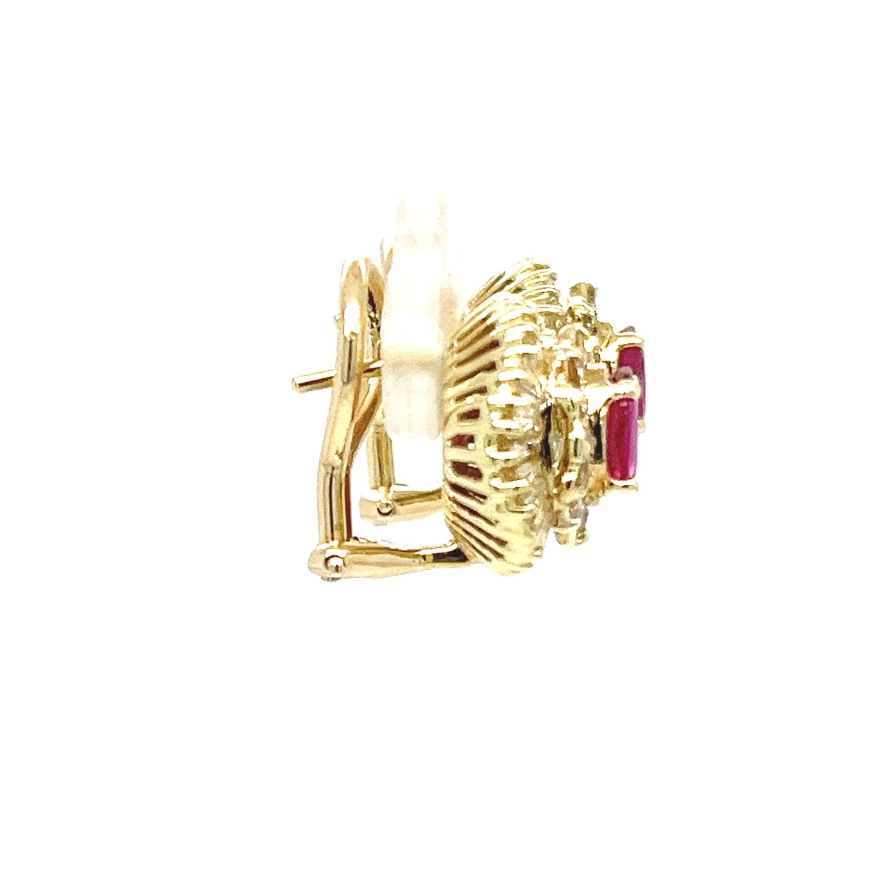 14 Karat Gelbgold Ballerina-Ohrringe mit ovalen Rubinen und Diamant-Halo (Rundschliff) im Angebot
