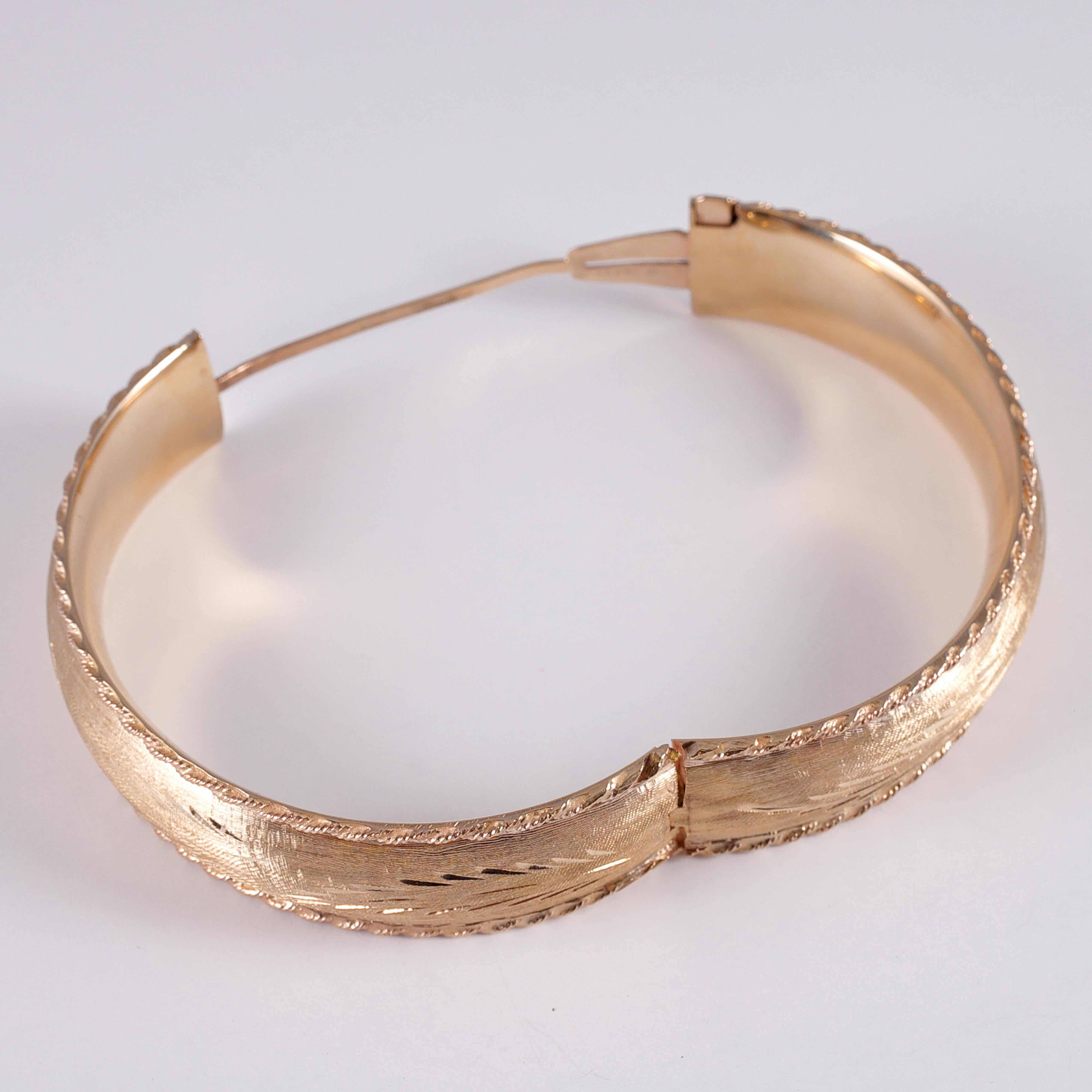 Women's or Men's 14 Karat Yellow Gold Bangle Bracelet