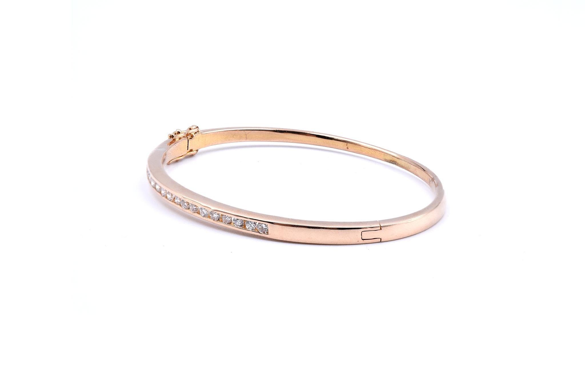 Taille ronde Bracelet bangle en or jaune 14 carats avec pointes de diamants en vente