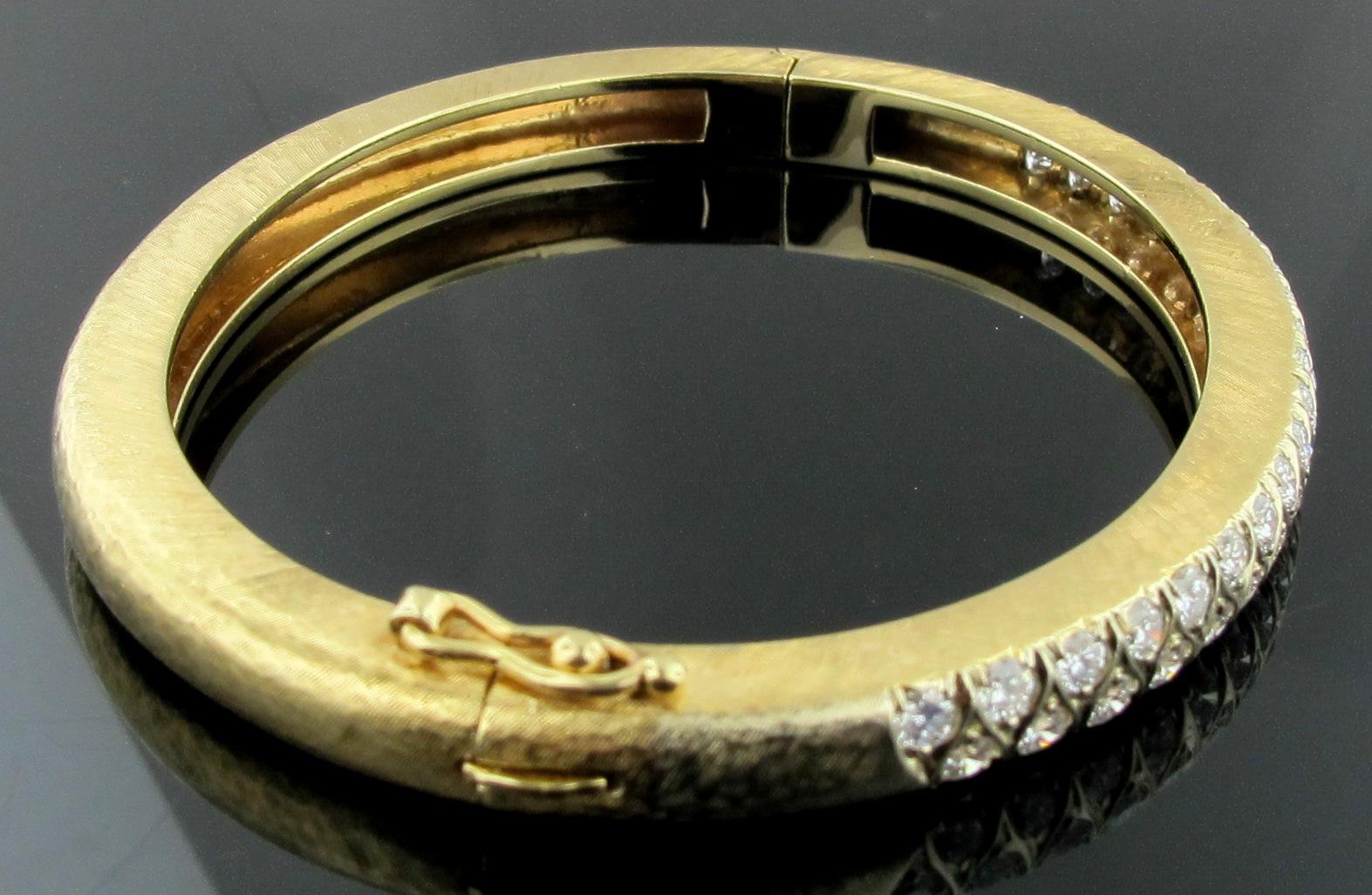 14 Karat Yellow Gold Bangle with 40 Diamonds In Excellent Condition In Palm Desert, CA
