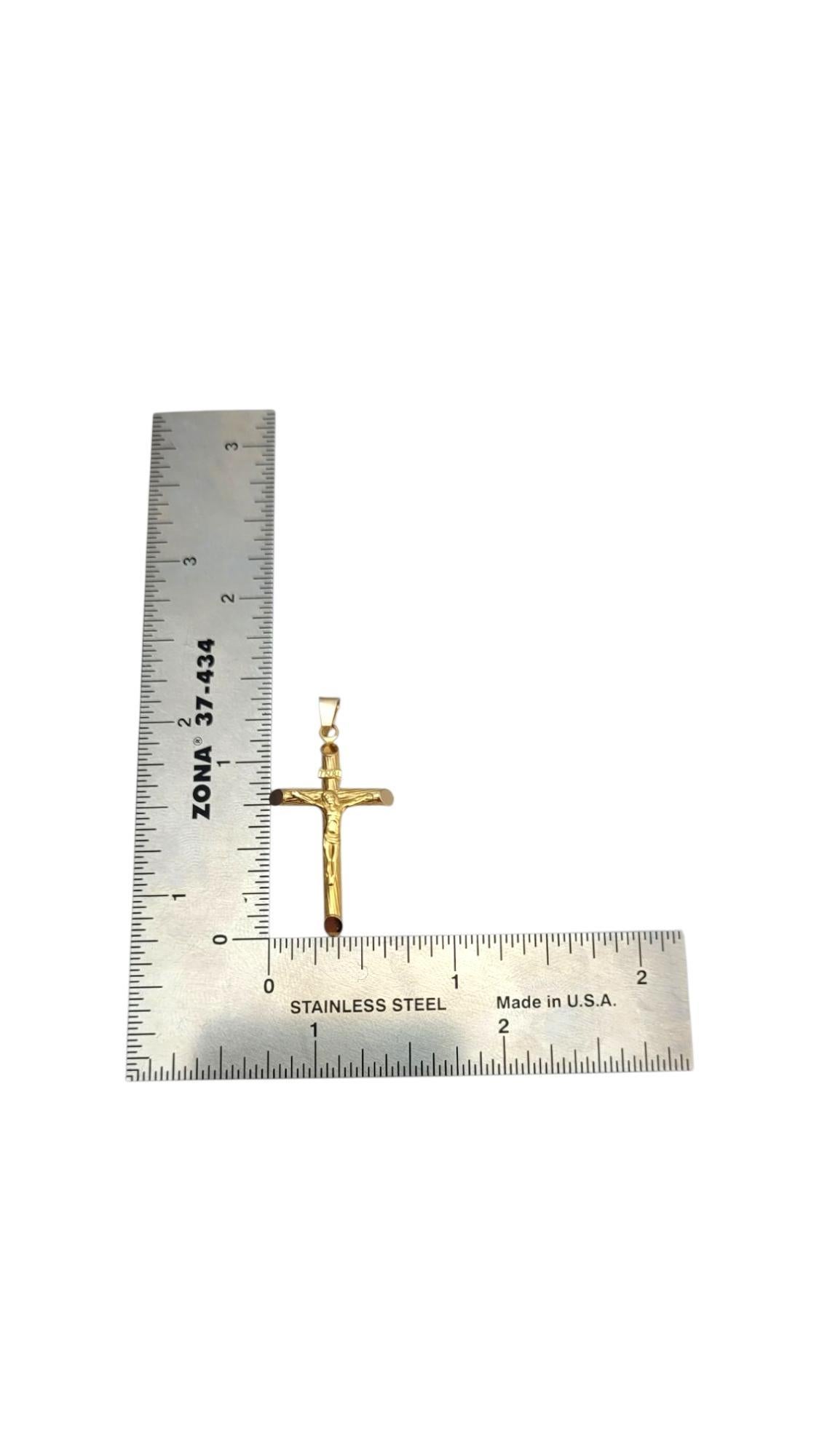 Pendentif crucifix en or jaune 14 carats avec finition écorce #21988 en vente 3