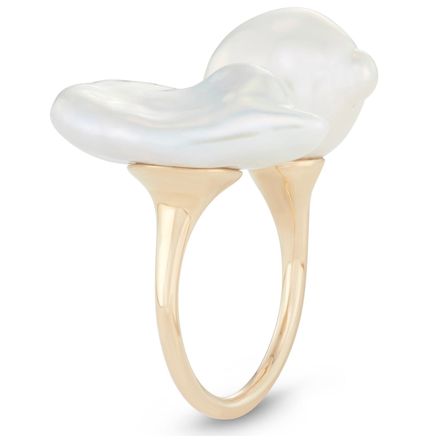 14 Karat Yellow Gold Baroque Pearl Statement Ring In New Condition In New York, NY