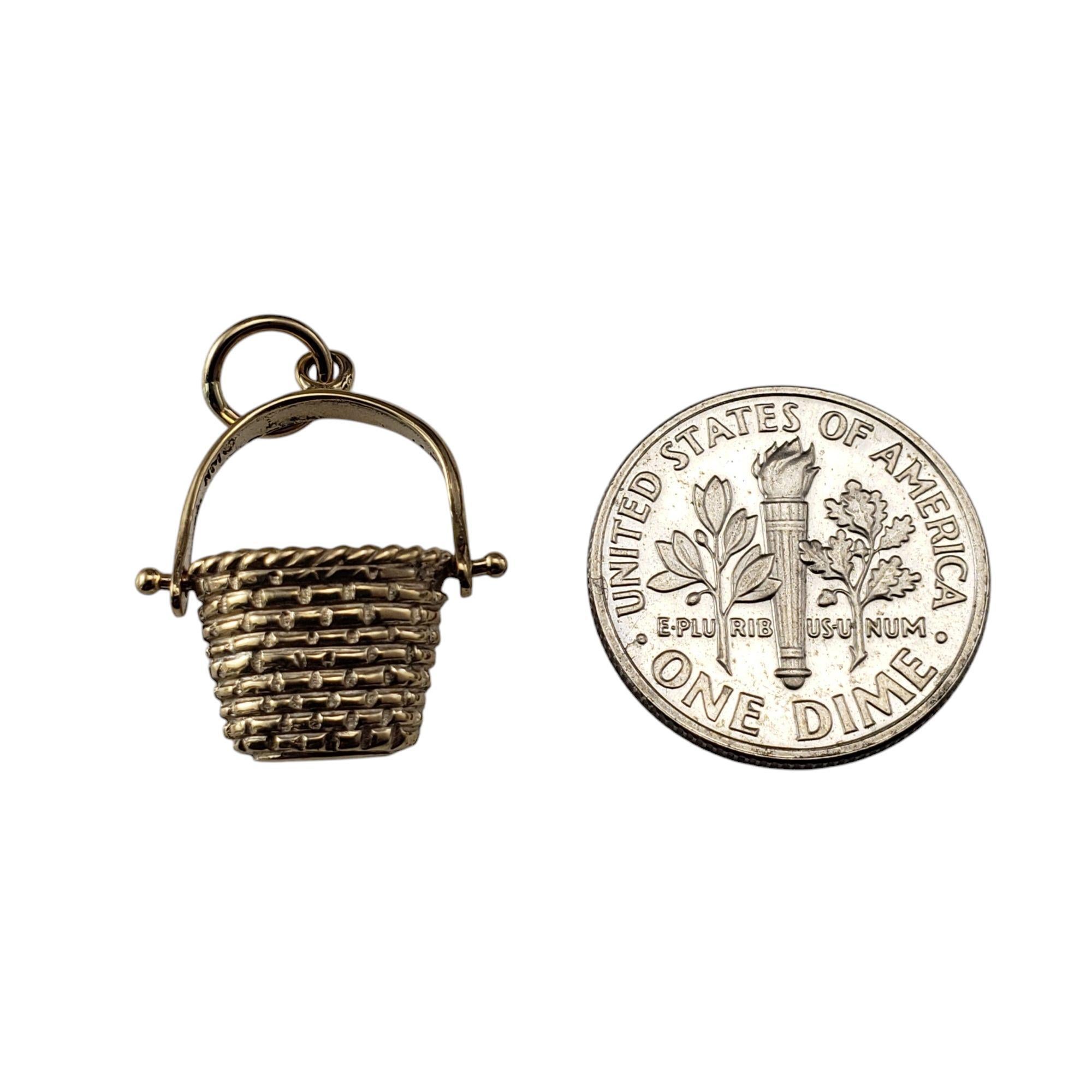 Breloque panier en or jaune 14 carats #20920 en vente 3