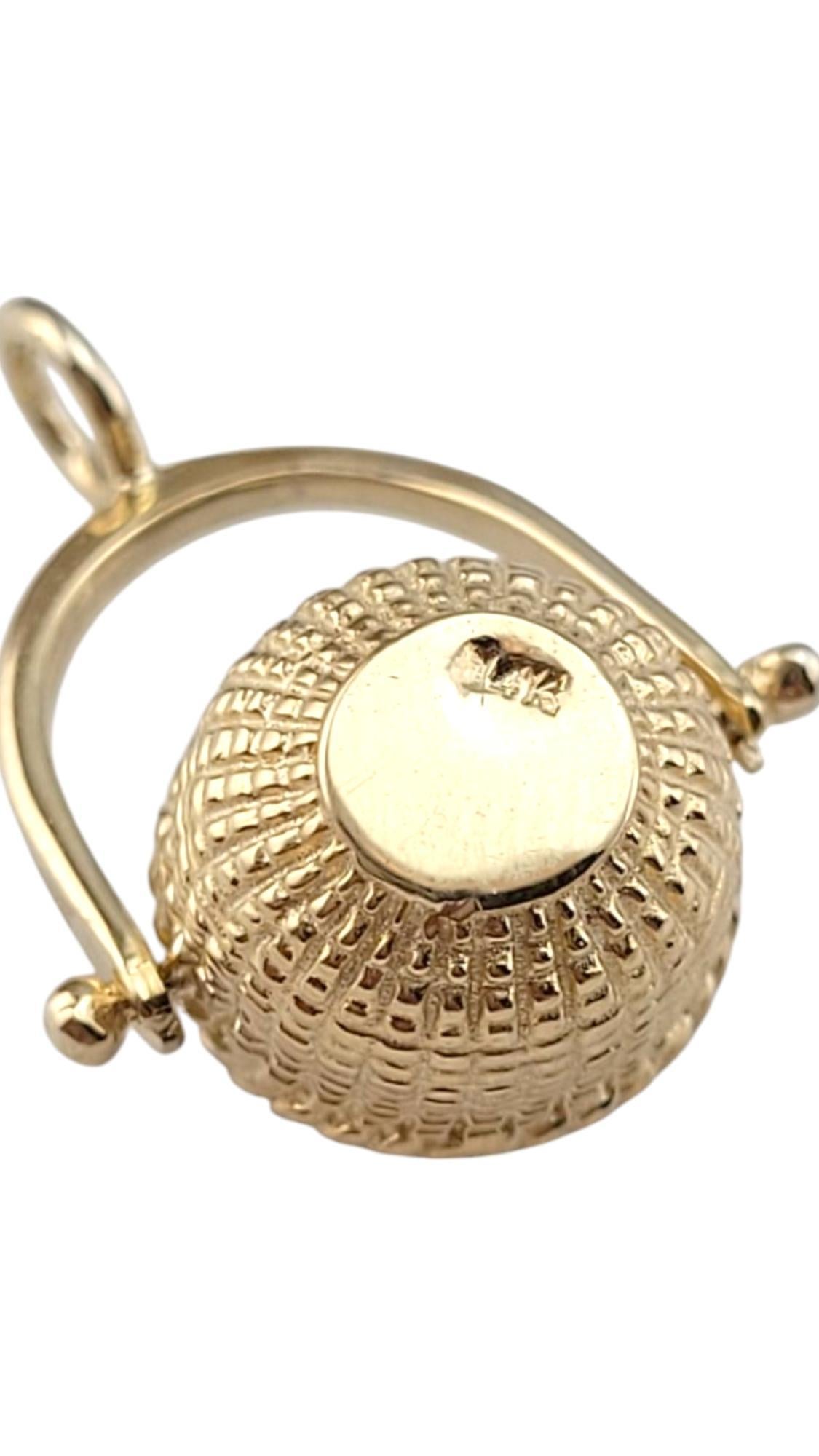 14K Yellow Gold Basket Pendant with Blue Faceted Stones

Discover timeless elegance with this 14K Yellow Gold Basket Pendant! A symbol of warmth, tradition, and abundance, this beautifully crafted piece adds a touch of charm and sophistication to