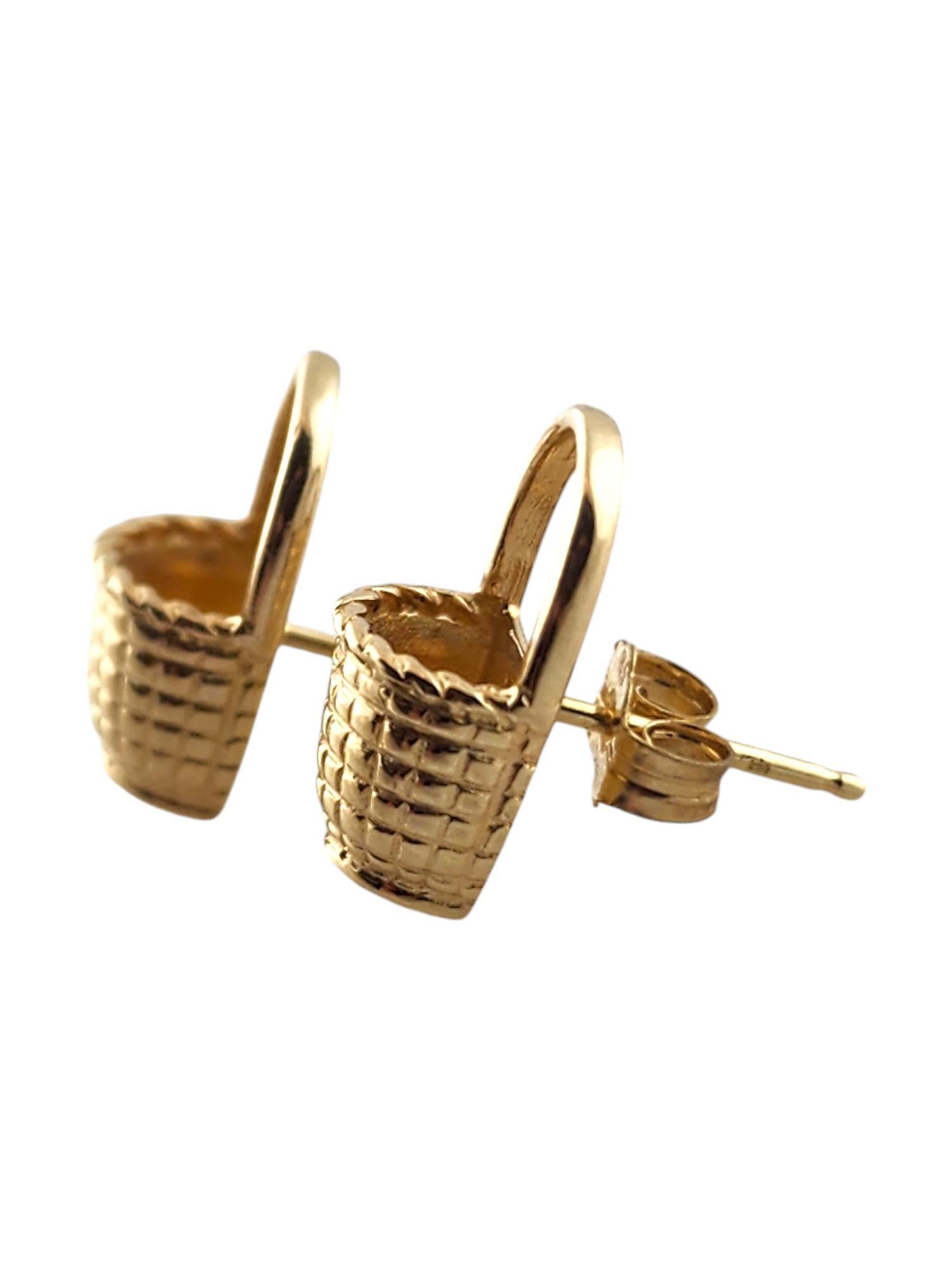 14 Karat Yellow Gold Basket Stud Earrings

This gorgeous set of earrings feature adorable baskets meticulously crafted from 14K yellow gold!

Size: 13.5mm X 8.5mm X 5.4mm

Weight: 1.85 dwt/ 2.88 g

Hallmark: RA14K

Very good condition,