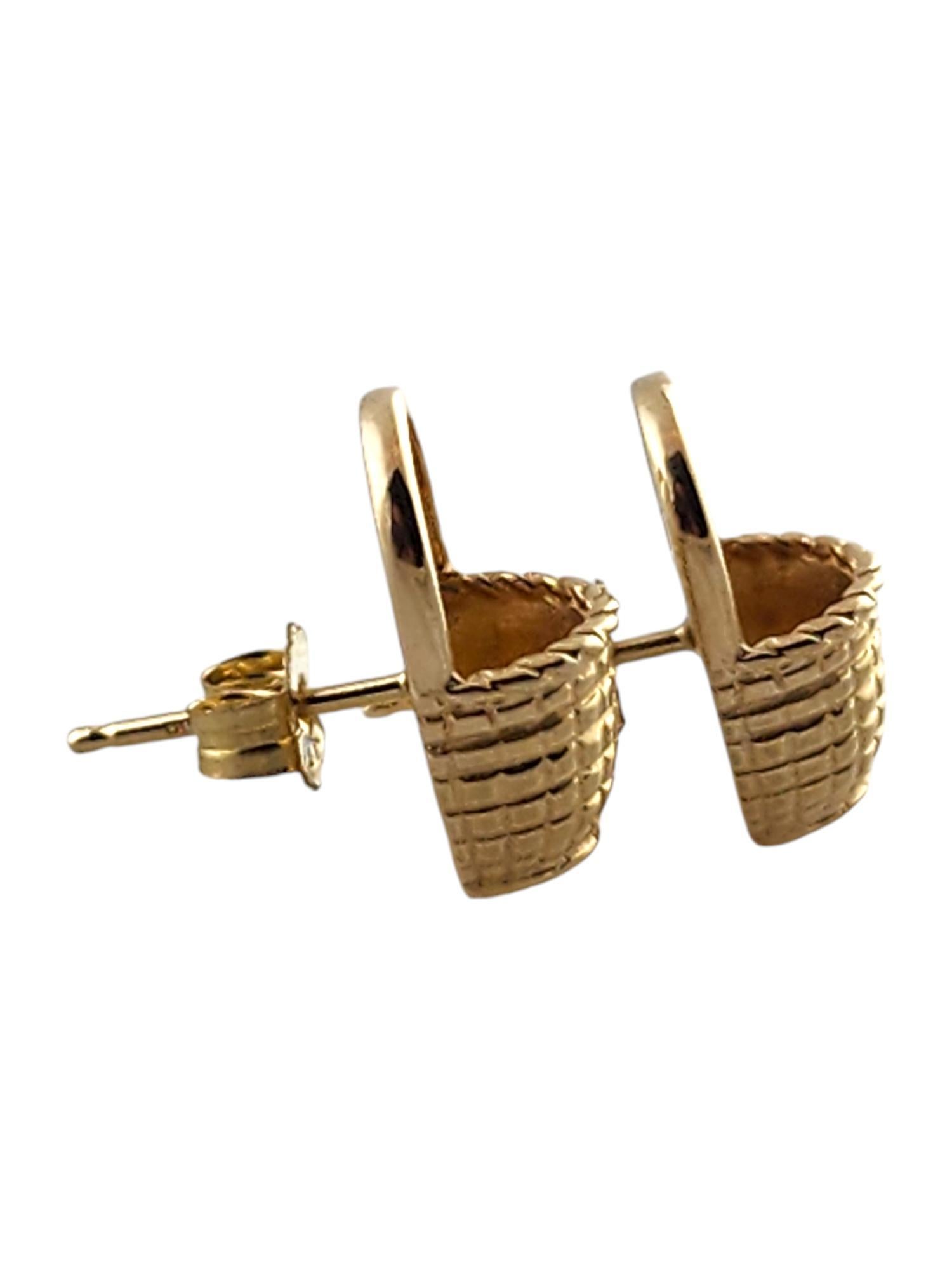 14 Karat Yellow Gold Basket Stud Earrings #18509 In Good Condition In Washington Depot, CT