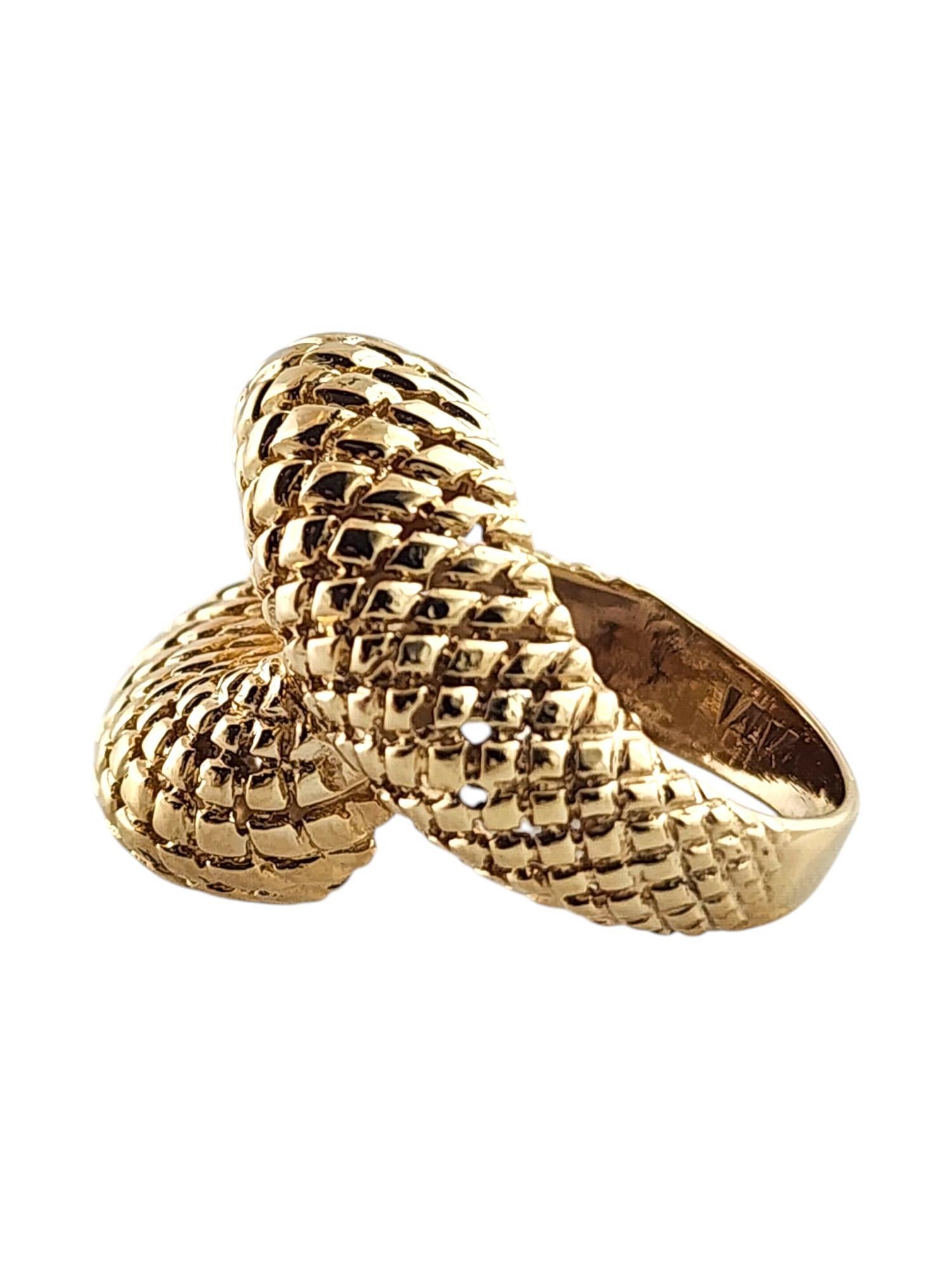 Bague en or jaune 14 carats en forme de panier Taille 5.75

Cette magnifique bague a été méticuleusement fabriquée en or jaune 14 carats et présente un magnifique motif de vannerie croisée !

Taille de l'anneau : 5.75
Queue : 3.3mm
Avant : 20.1mm X