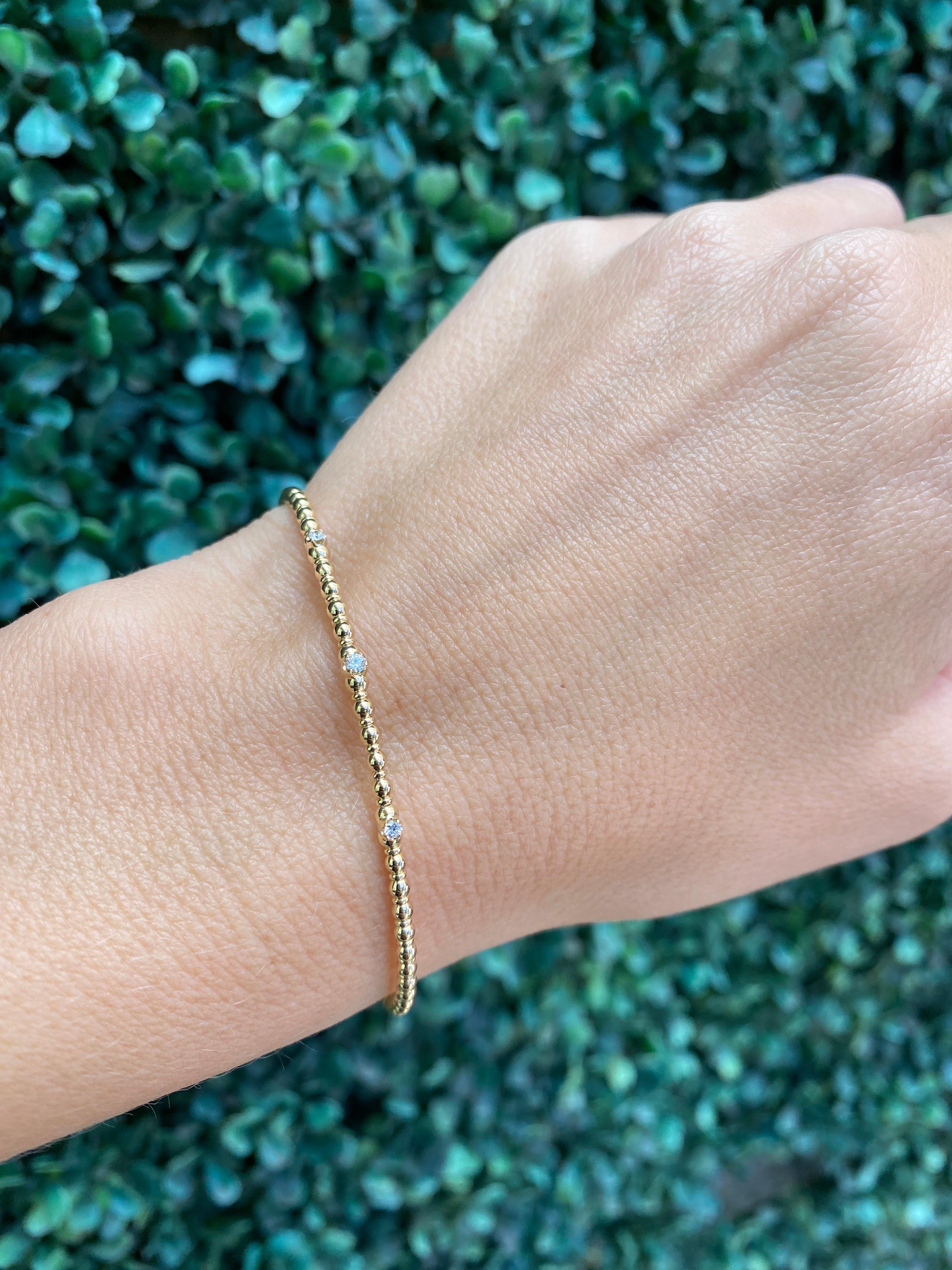 Armreif aus 14 Karat Gelbgold mit Perlen und flexiblem Diamanten 10