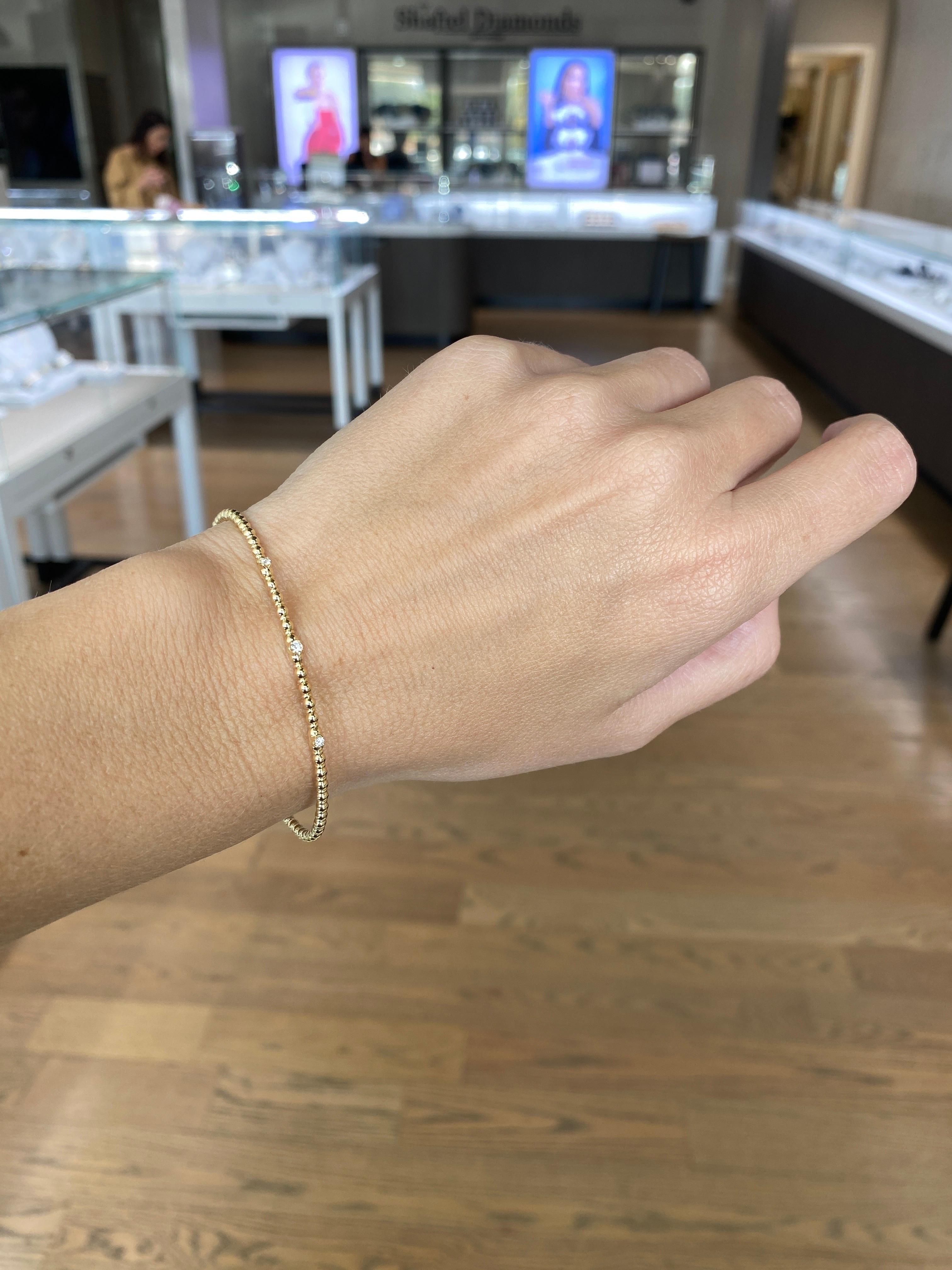 Armreif aus 14 Karat Gelbgold mit Perlen und flexiblem Diamanten 3