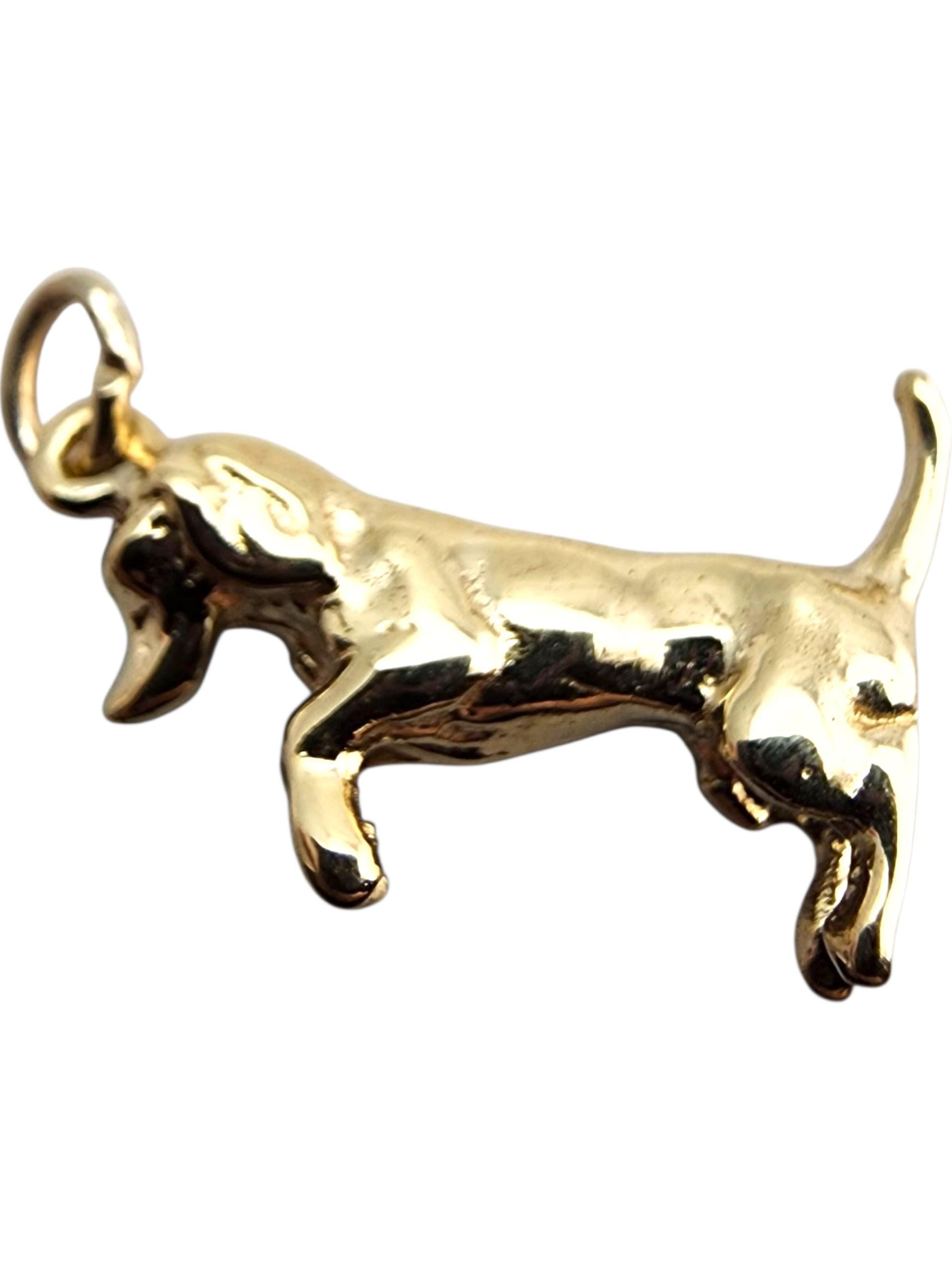 Contemporain Charm en or jaune 14 carats pour chien Beagle #23907 en vente