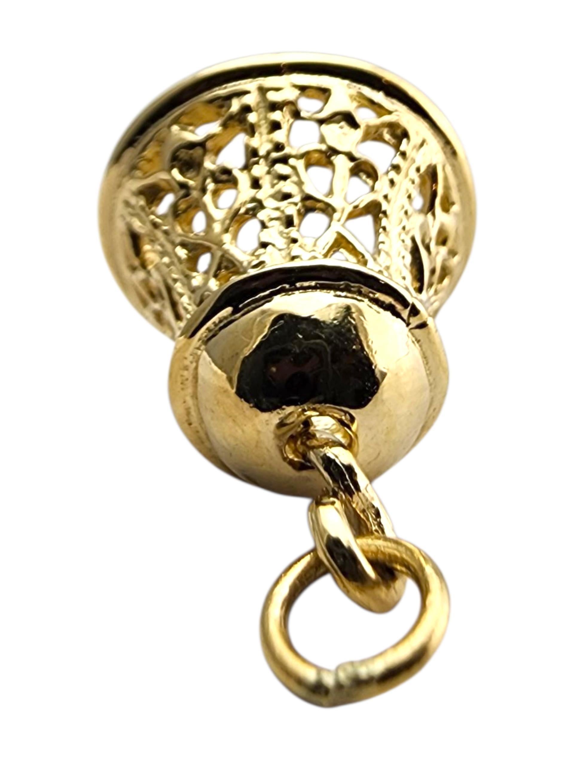 Charm a campana in oro giallo 14 carati #23934 In condizioni buone in vendita a Washington Depot, CT