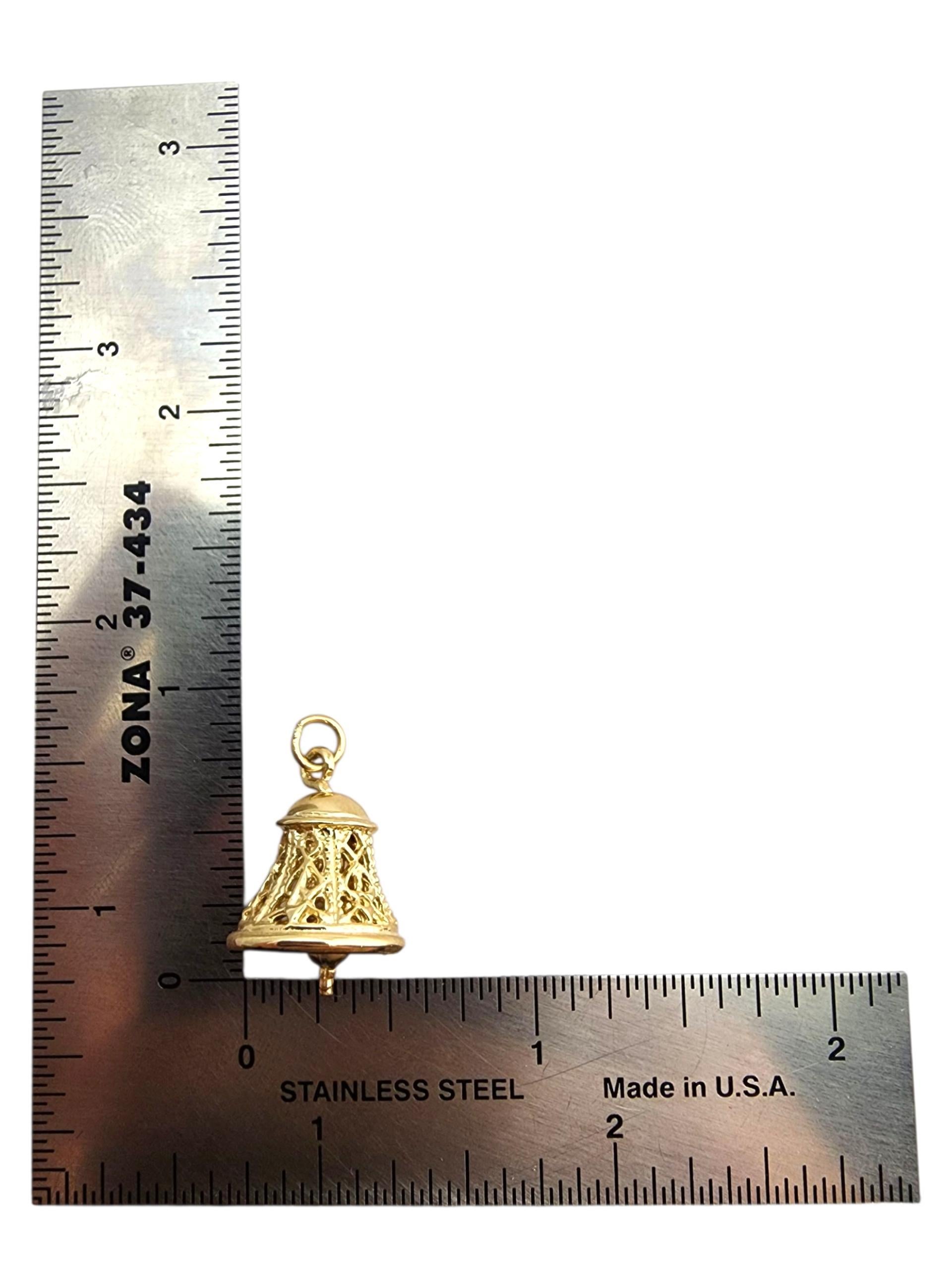 Charm a campana in oro giallo 14 carati #23934 in vendita 1