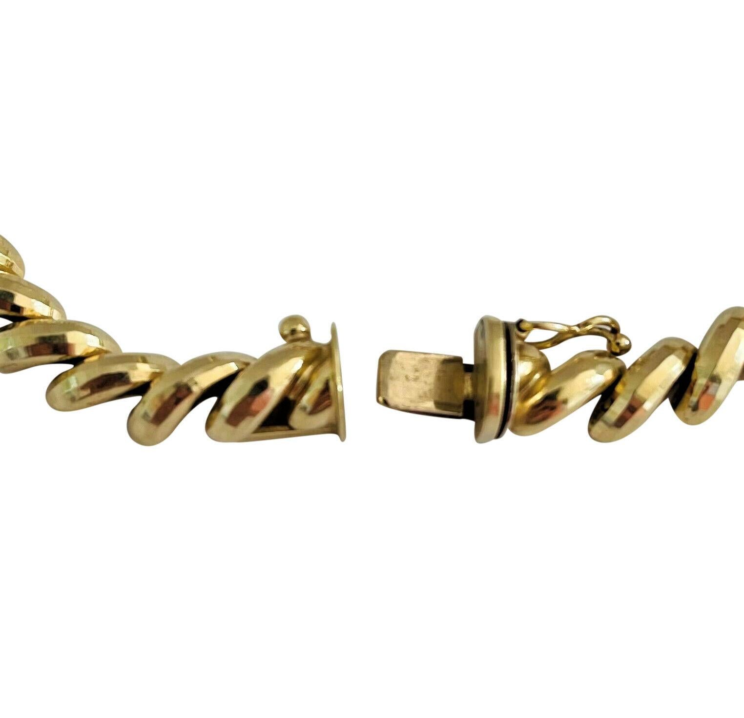 14 Karat Yellow Gold Beveled Graduated Macaroni San Marco Link Bracelet In Good Condition In Guilford, CT