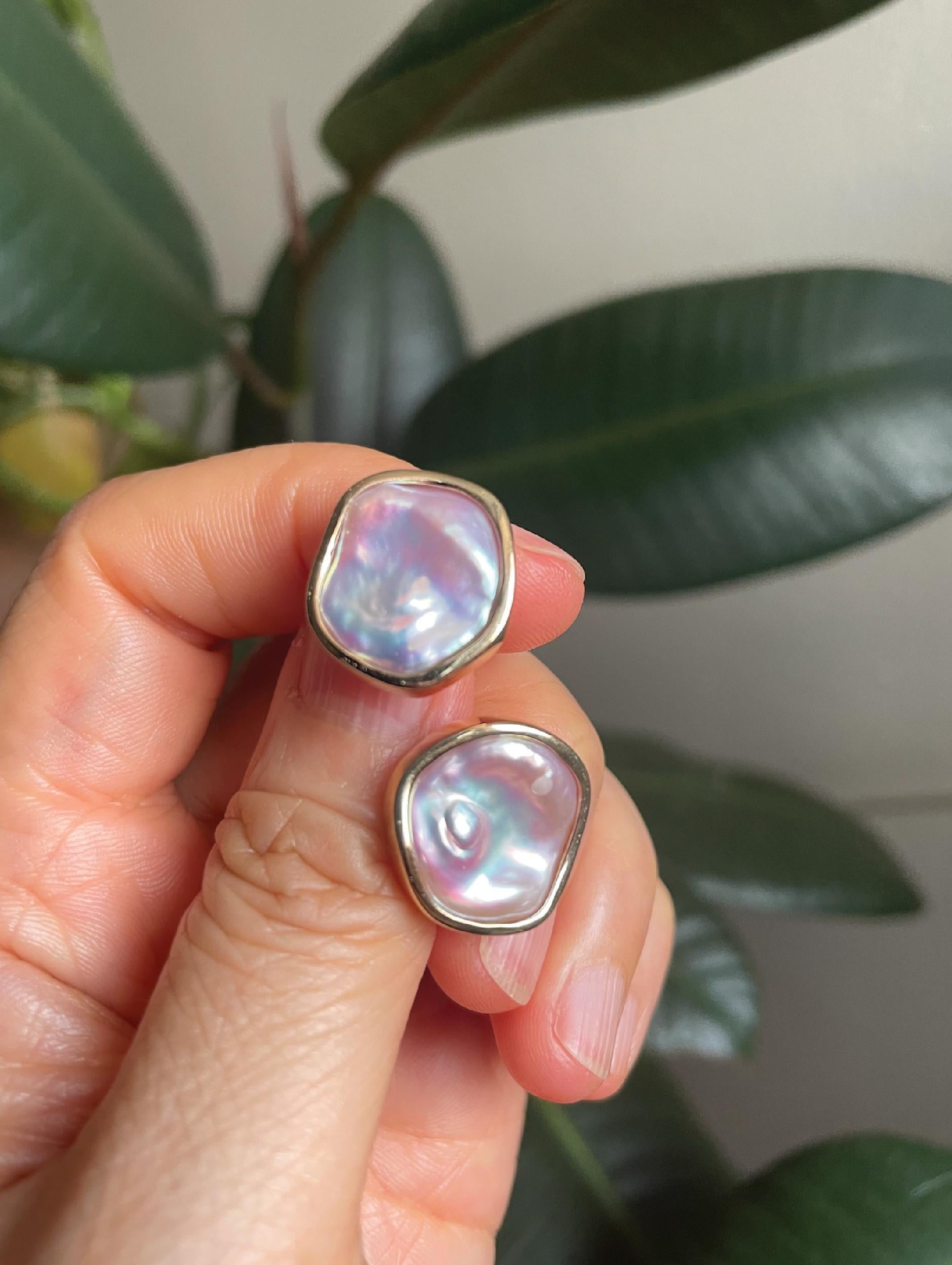 14 karat Yellow Gold bezel set Keshi Baroque Pearl stud Earrings In New Condition For Sale In New York, NY