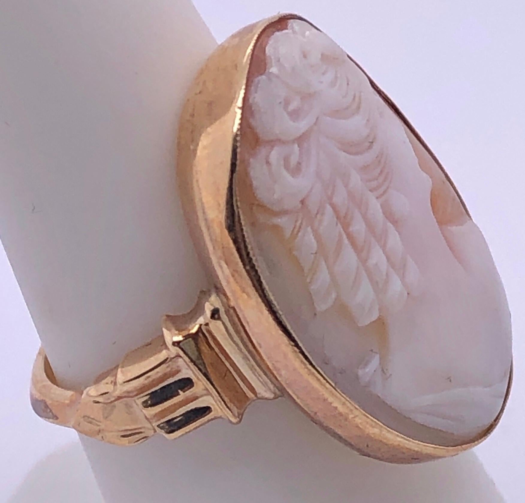 14 Karat Yellow Gold Bezeled Cameo Ring In Good Condition For Sale In Stamford, CT