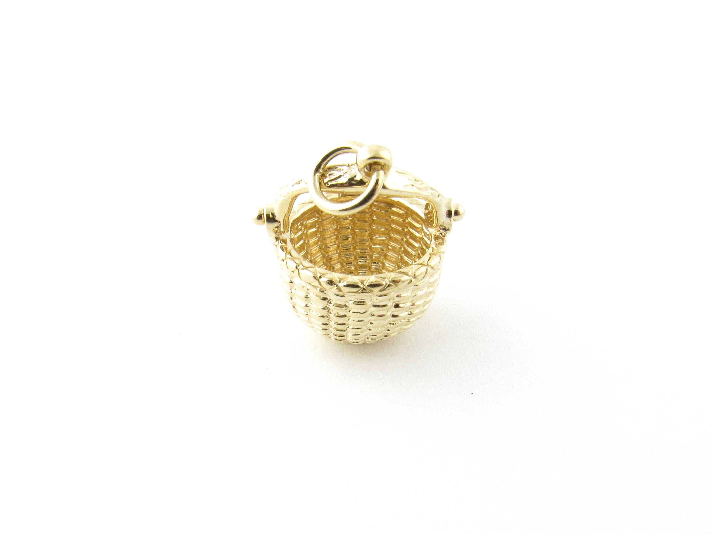 Vintage 14 Karat Yellow Gold Bill Rowe Nantucket Basket Charm- 
Bring back those idyllic days on the lovely island of Nantucket! 
This lovely charm features a 3D Nantucket basket meticulously detailed in 14K yellow gold. 
Size:  26 mm x  21 mm