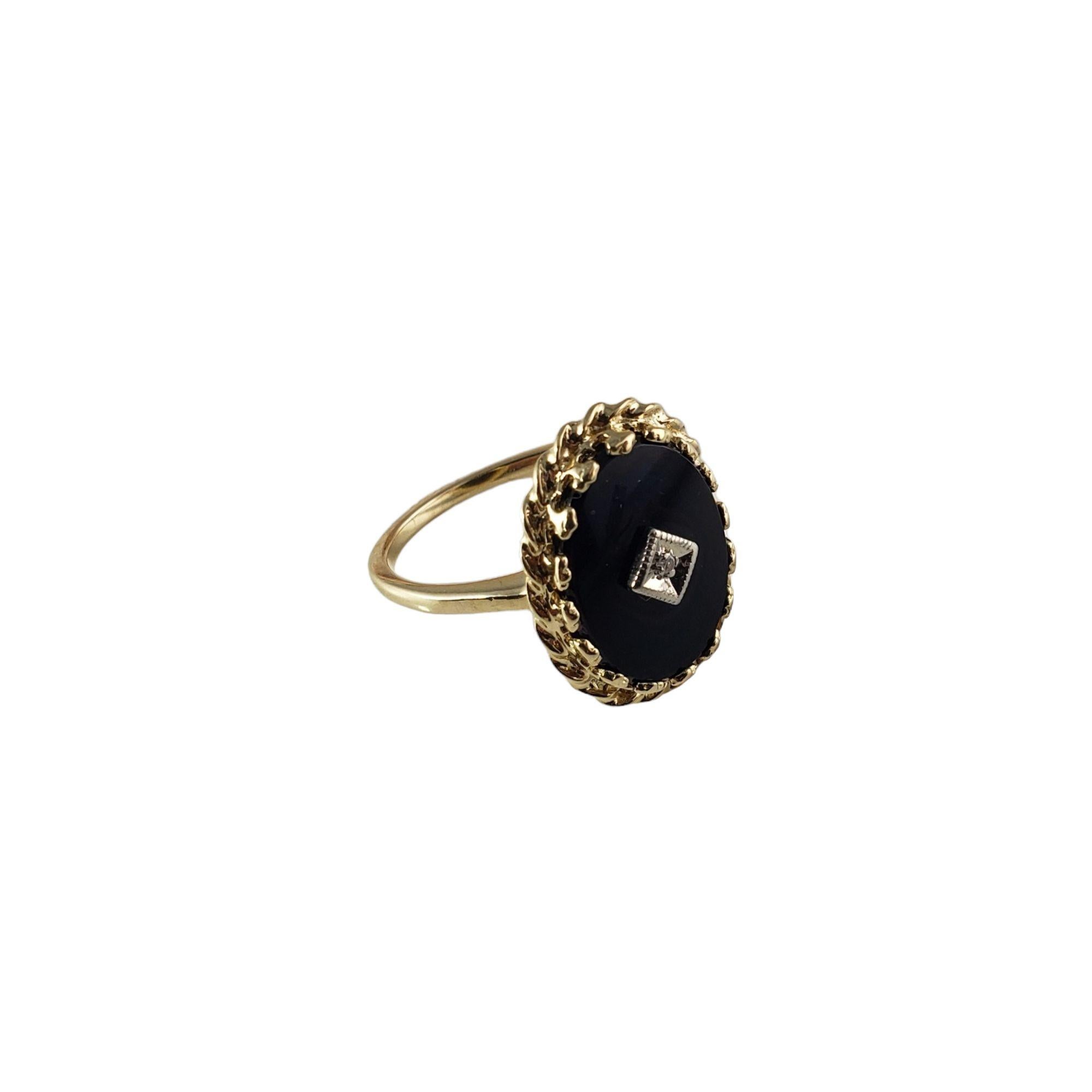 14 Karat Gelbgold Ring mit schwarzem Onyx und Diamanten (Ovalschliff)