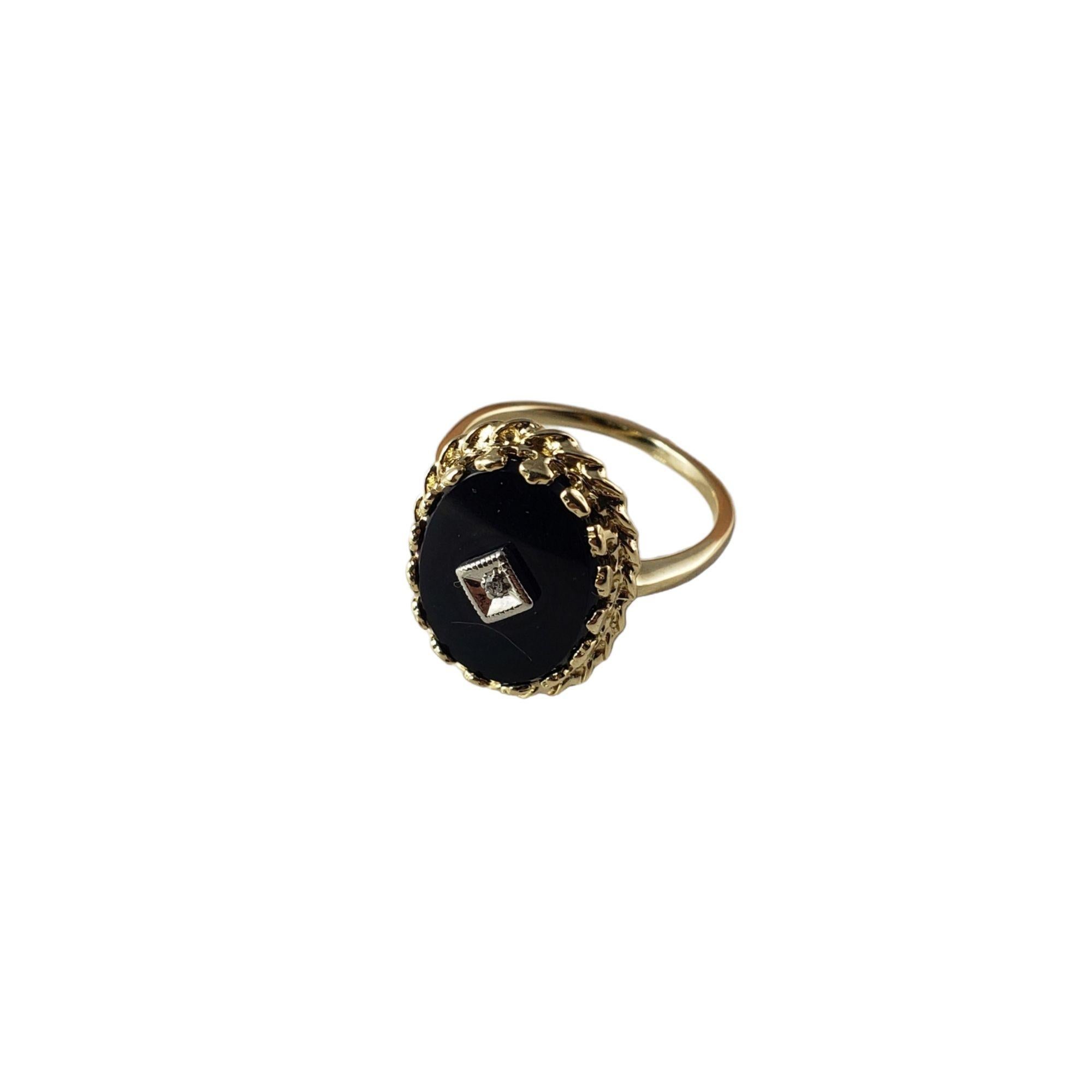 14 Karat Gelbgold Ring mit schwarzem Onyx und Diamanten im Zustand „Gut“ in Washington Depot, CT