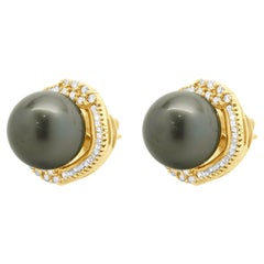 14 Karat Gelbgold Ohrringe mit schwarzer Perle und Diamant-Halo mit Halo