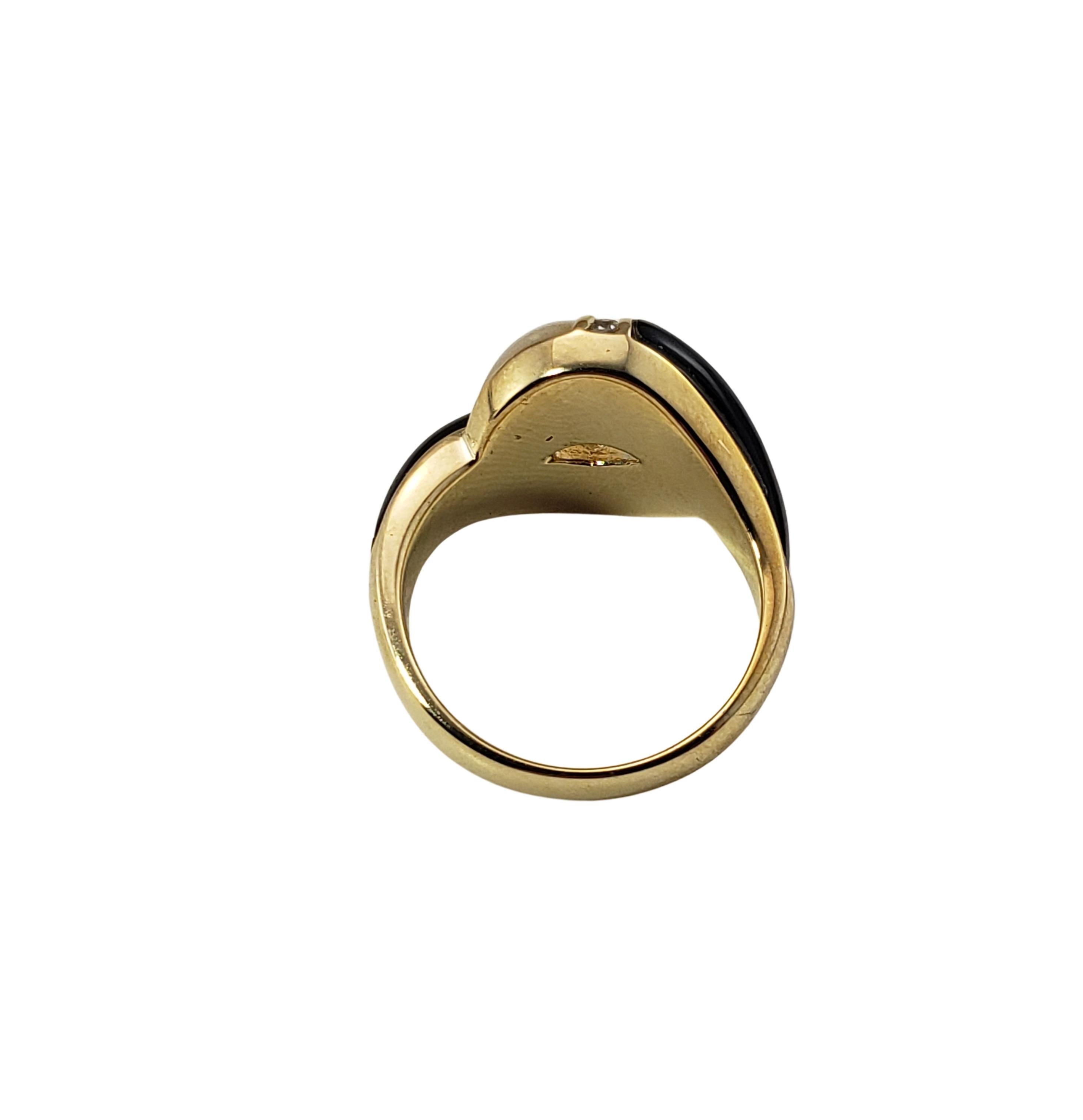 14 Karat Yellow Gold Black/White Onyx and Diamond Ring In Good Condition In Washington Depot, CT
