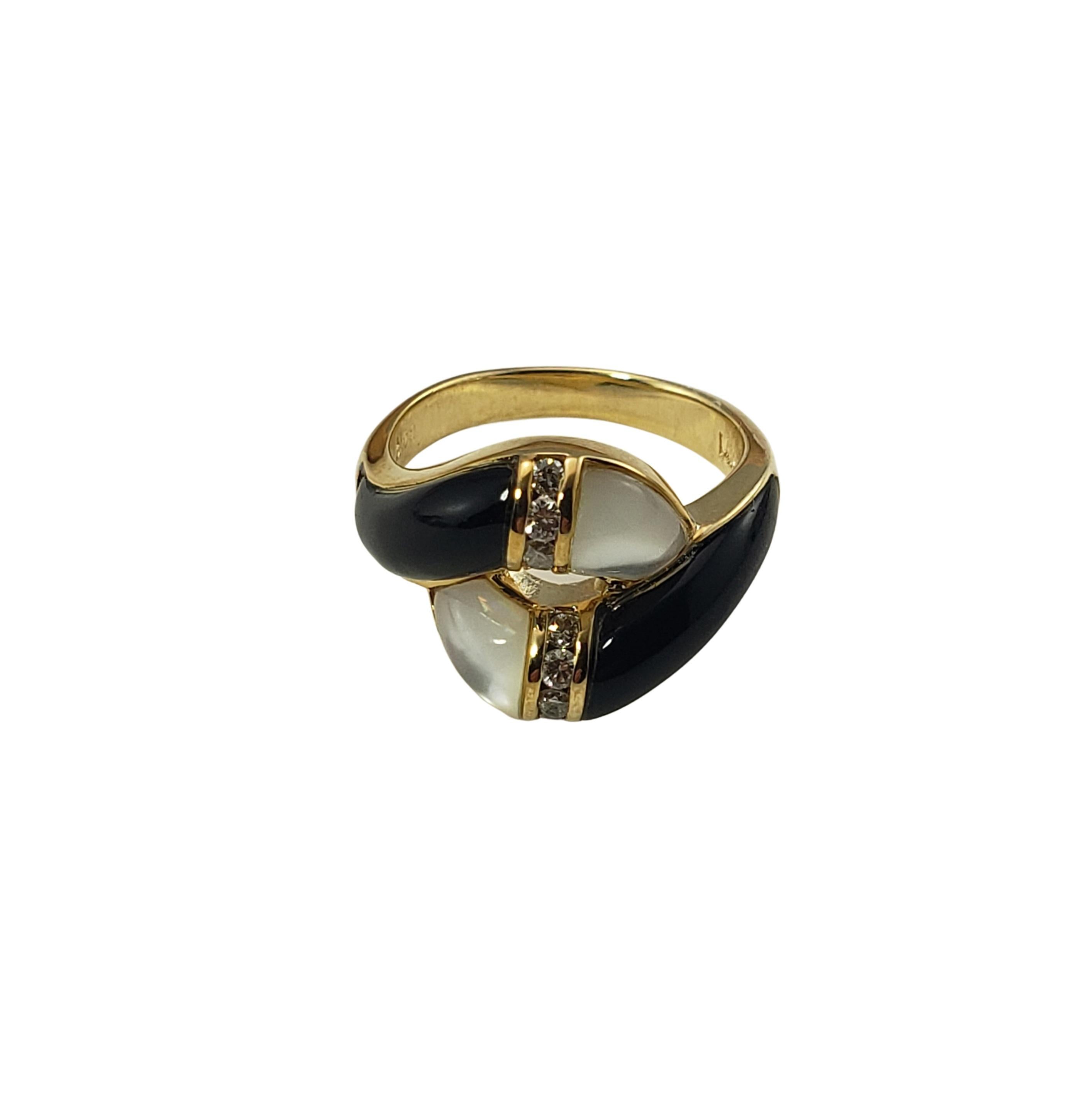 14 Karat Yellow Gold Black/White Onyx and Diamond Ring 3