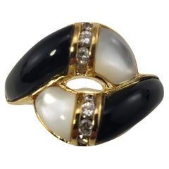 14 Karat Yellow Gold Black/White Onyx and Diamond Ring