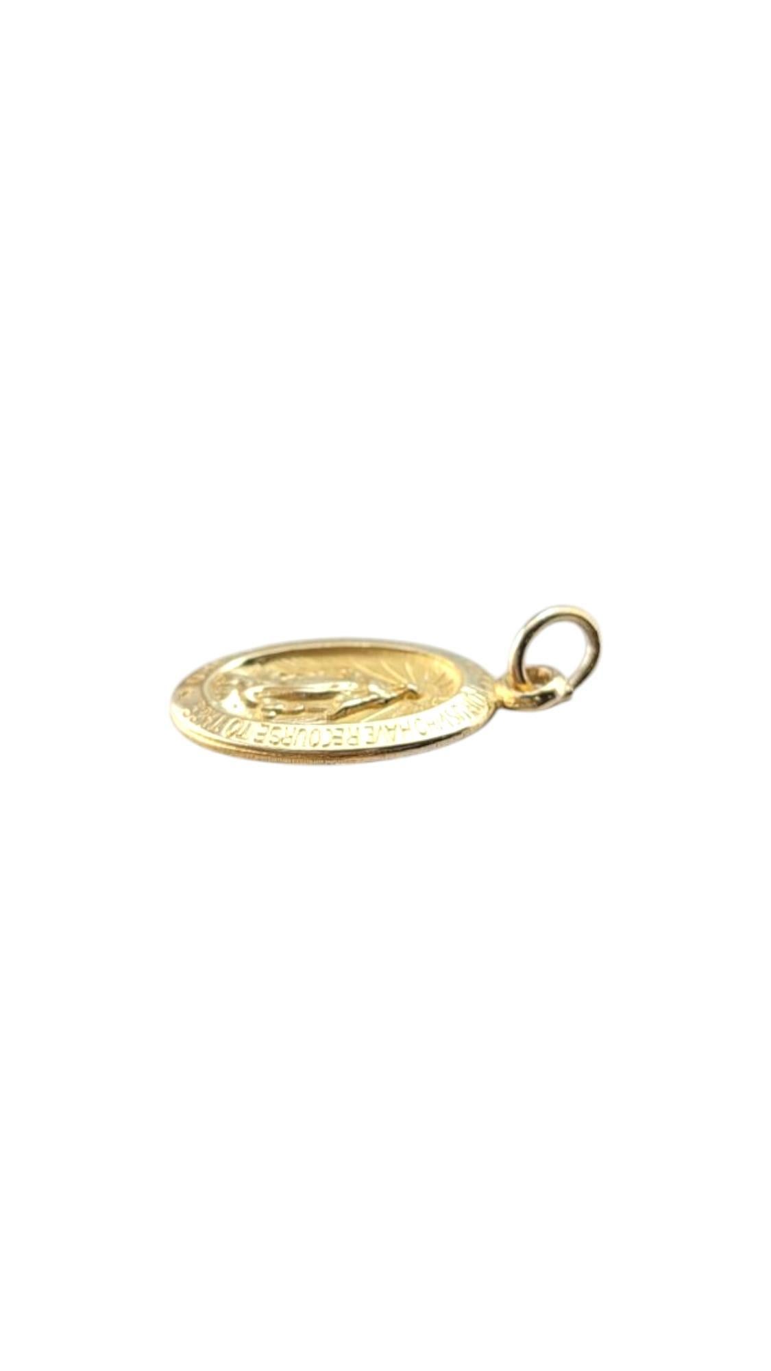 Colgante de oro amarillo de 14 quilates con la Medalla Milagrosa de la Virgen #21140 1
