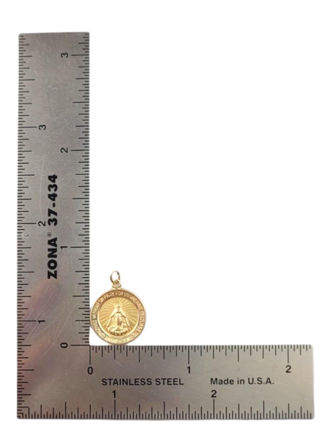 Ciondolo della Madonna in oro giallo 14 carati #21506 in vendita 3