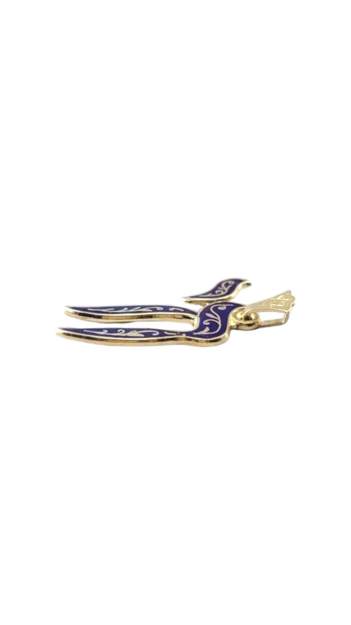 Pendentif chai en or jaune 14 carats et émail bleu #21257 en vente 1