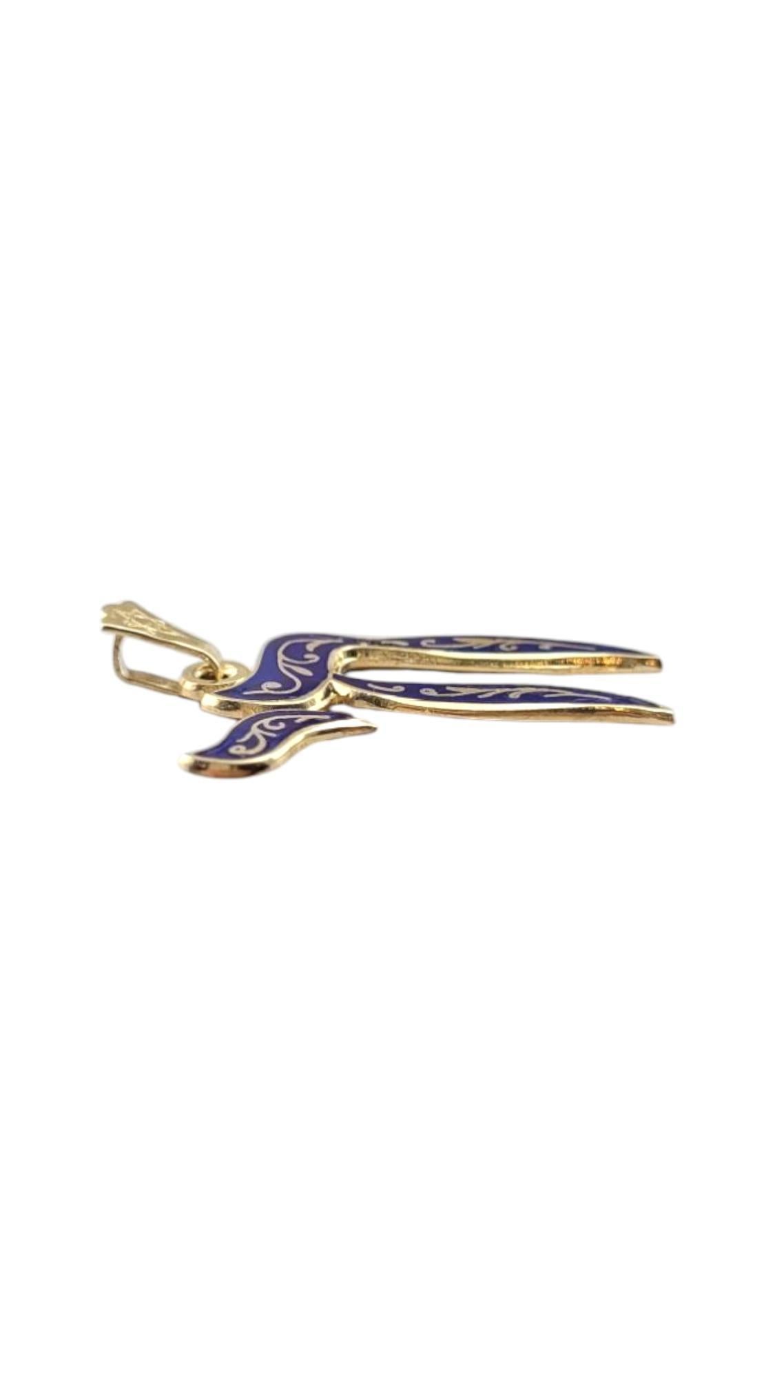 Pendentif chai en or jaune 14 carats et émail bleu #21257 en vente 3