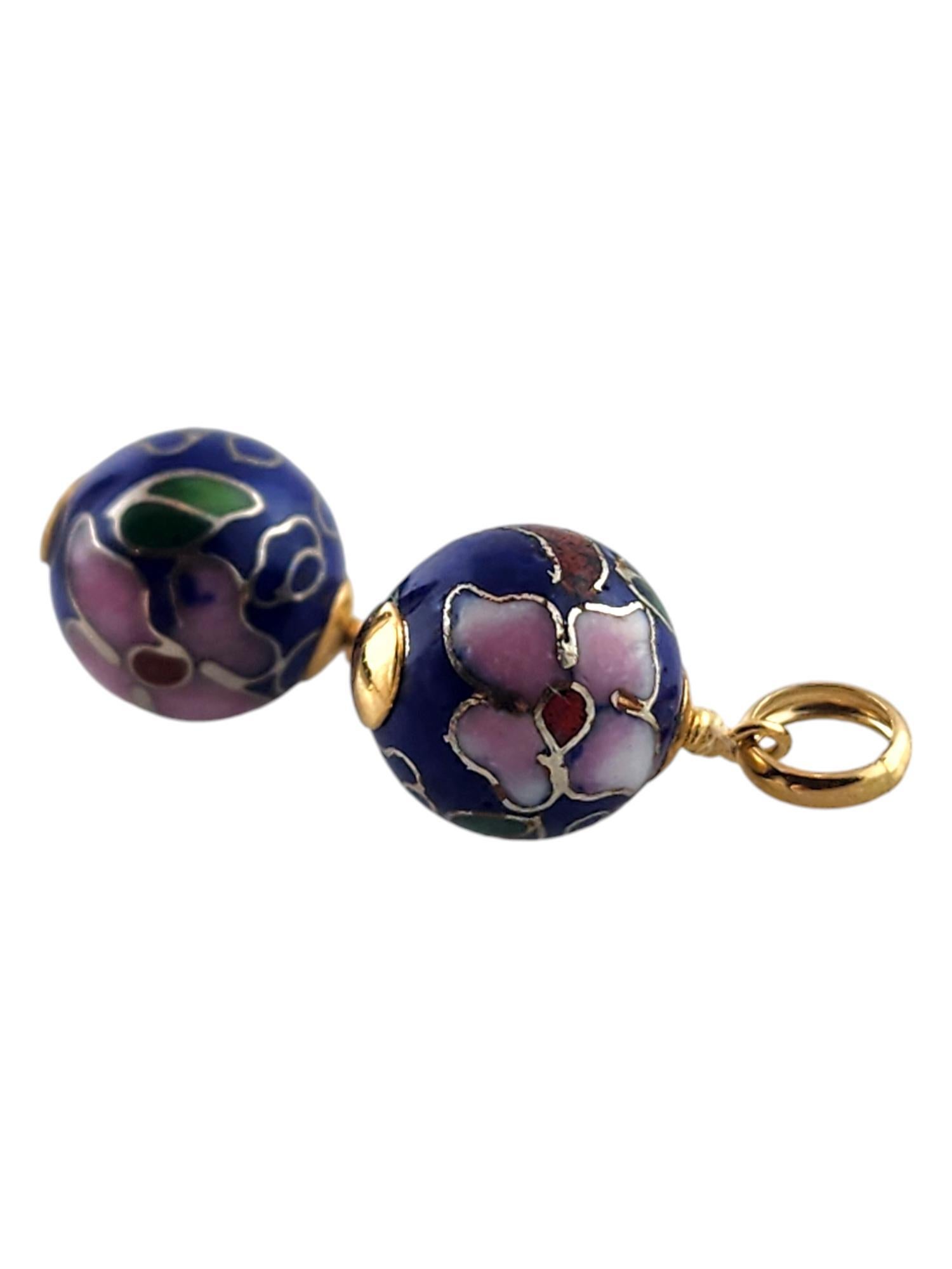14 Karat Gelbgold Blau Blume Emaille Hoop Enhancers

Diese wunderschönen 14K Gelbgold-Reifen wurden mit wunderschöner blauer Emaille verziert!

Größe: 14,70 mm x 10,05 mm x 10,05 mm

Gewicht: 1,8 dwt/ 2,8 g

Geprüft 14K

Sehr guter Zustand,