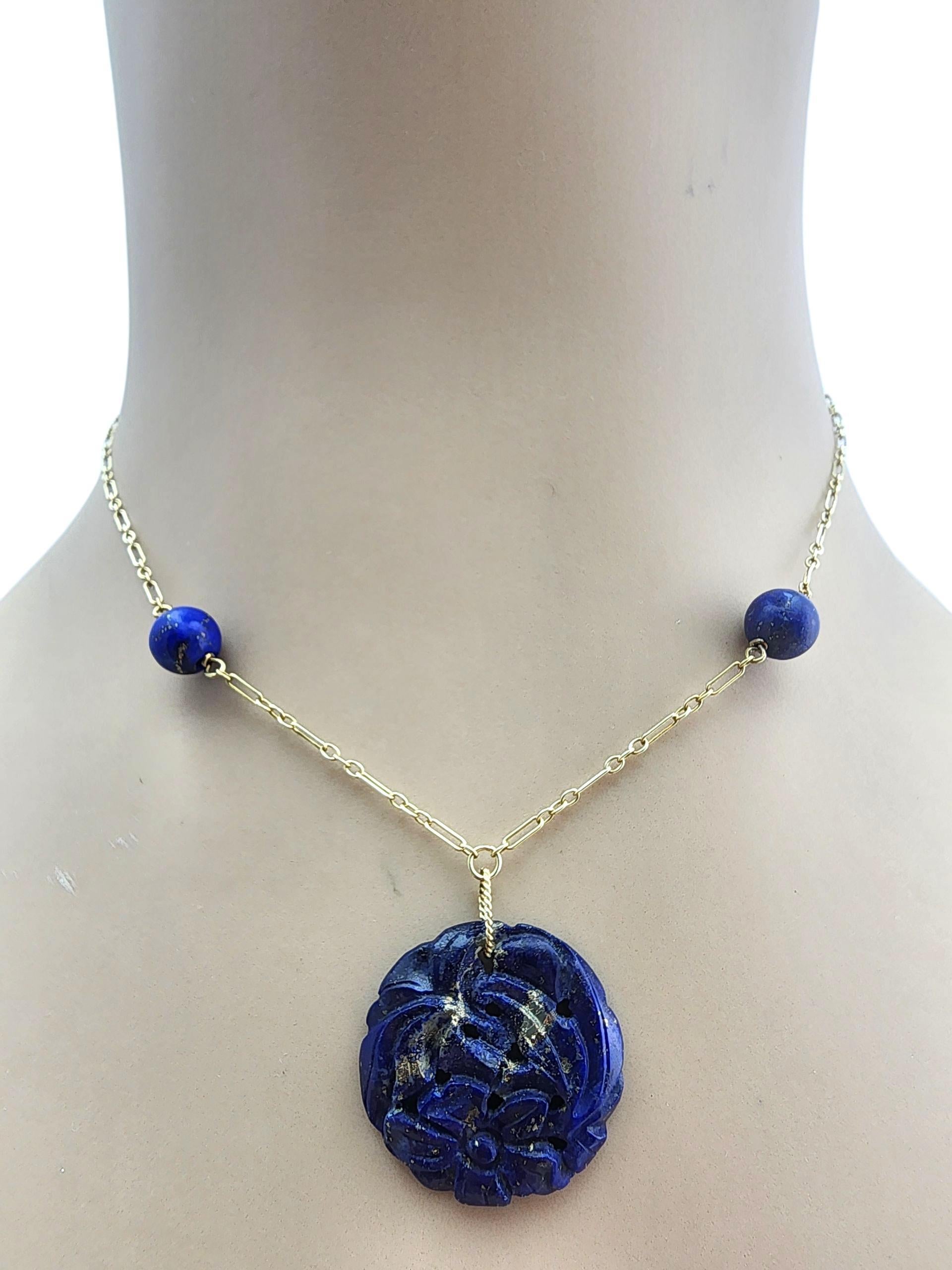 Collier en or jaune 14 carats avec pendentif en lapis bleu #23515 en vente 2