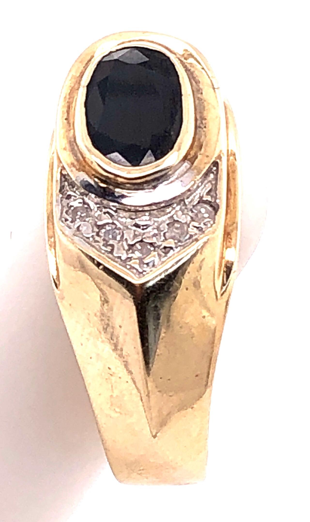 14 Karat Yellow Gold Blue Sapphire Solitaire with Diamond Accent Ring For Sale 2
