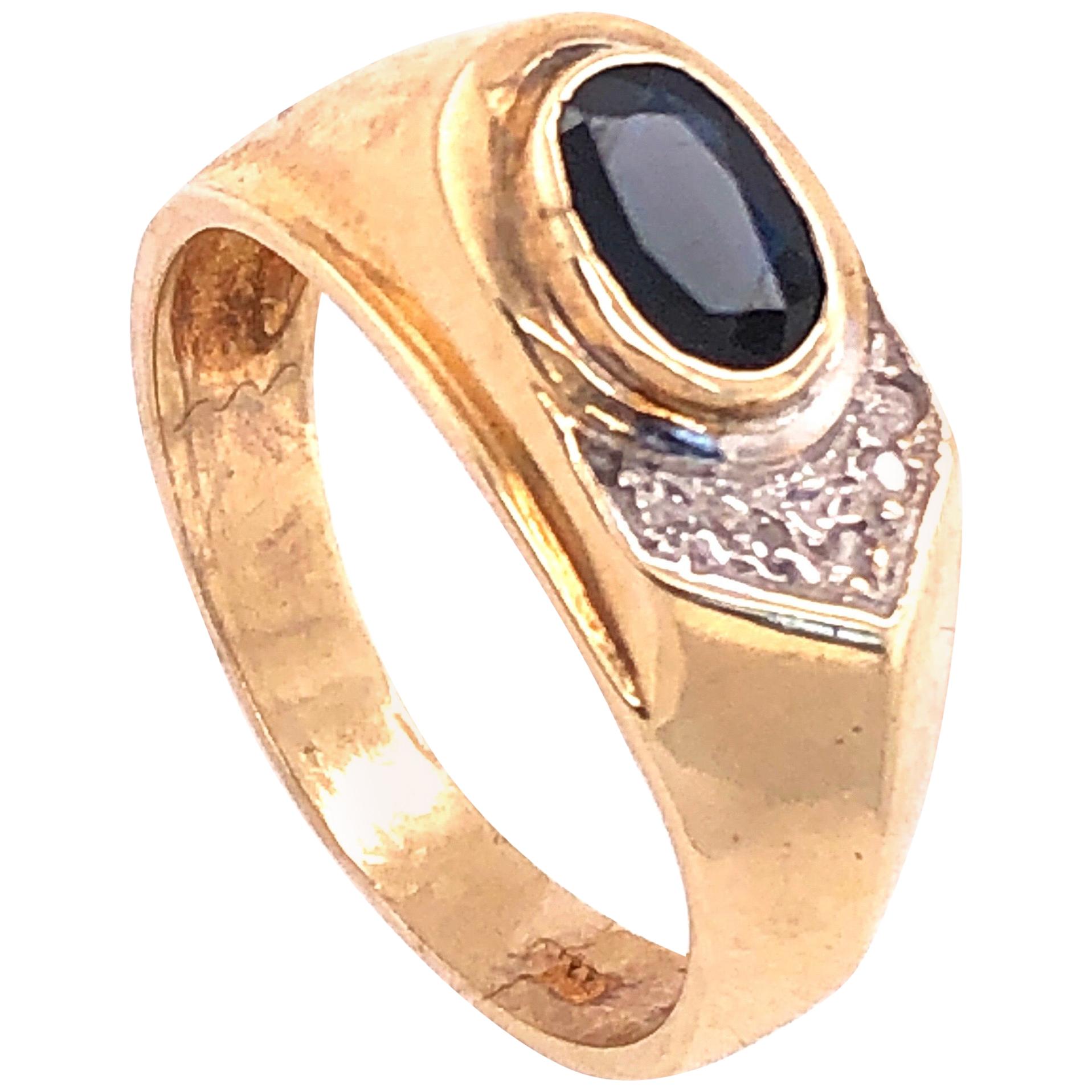 Bague en or jaune 14 carats saphir bleu solitaire avec accents en diamant