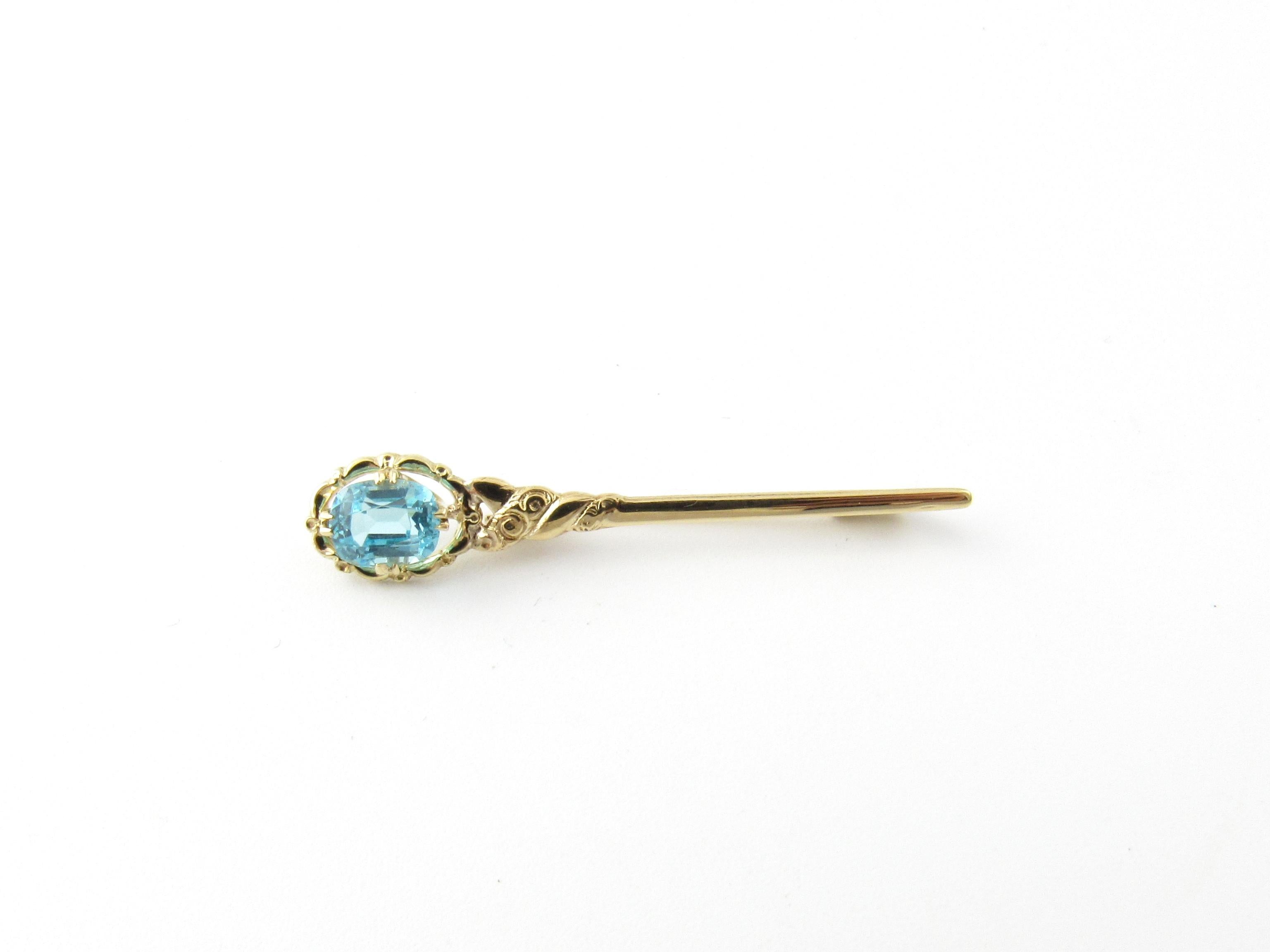 Vintage 14 Karat Yellow Gold Blue Topaz Brooch/Pin

This lovely pin features one oval blue topaz (7 mm x 5 mm) set in beautifully detailed 14K yellow gold.

Size: 37 mm x 7 mm

Weight: 0.9 dwt. / 1.4 gr.

Stamped: 585

Very good condition,