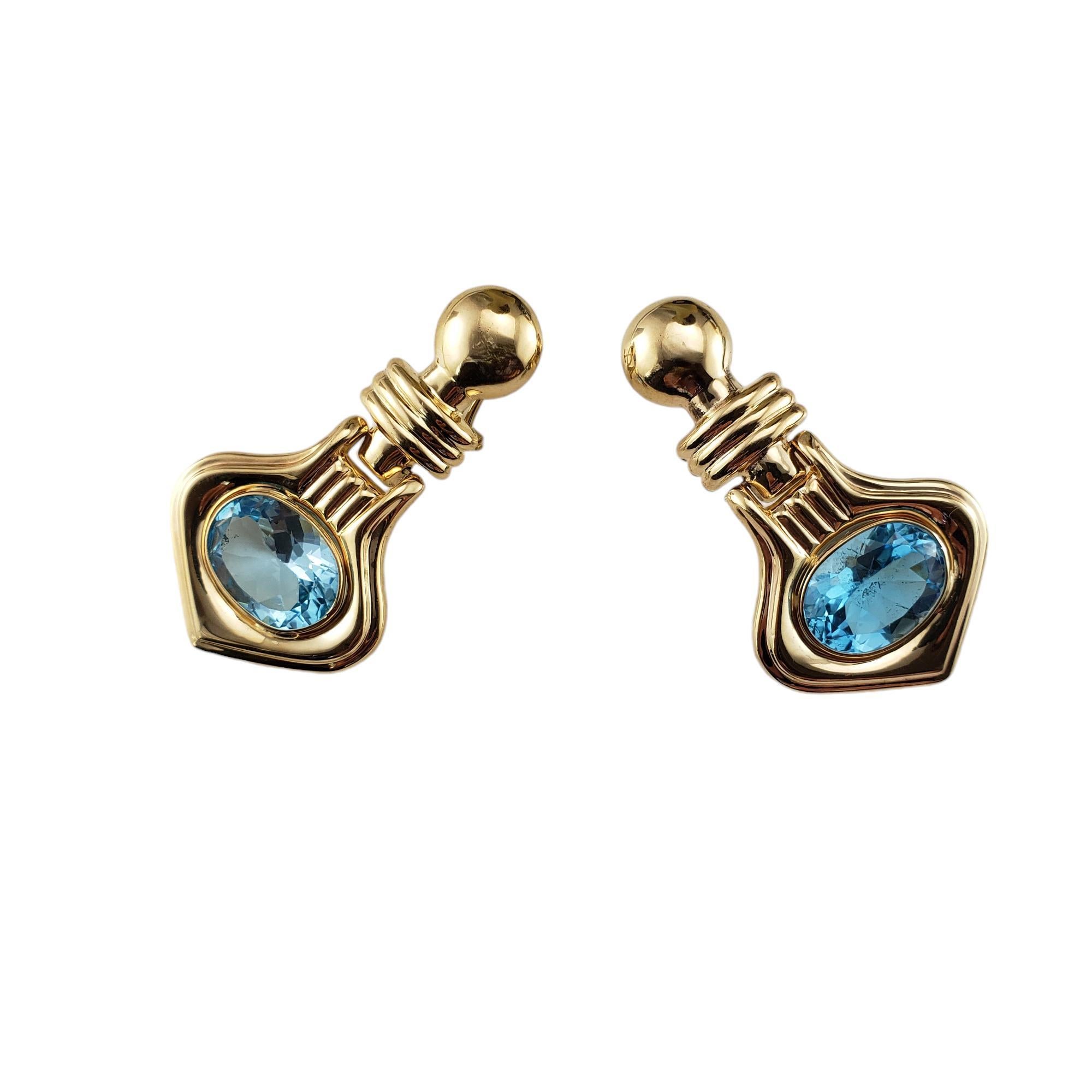 Orecchini a pendente in oro giallo 14 carati con topazio blu, certificato JAGi

Questi deliziosi orecchini pendenti presentano ciascuno una pietra di topazio blu dal taglio ovale (16 mm x 11,5 mm) incastonata in oro giallo 14K lucido. Chiusure