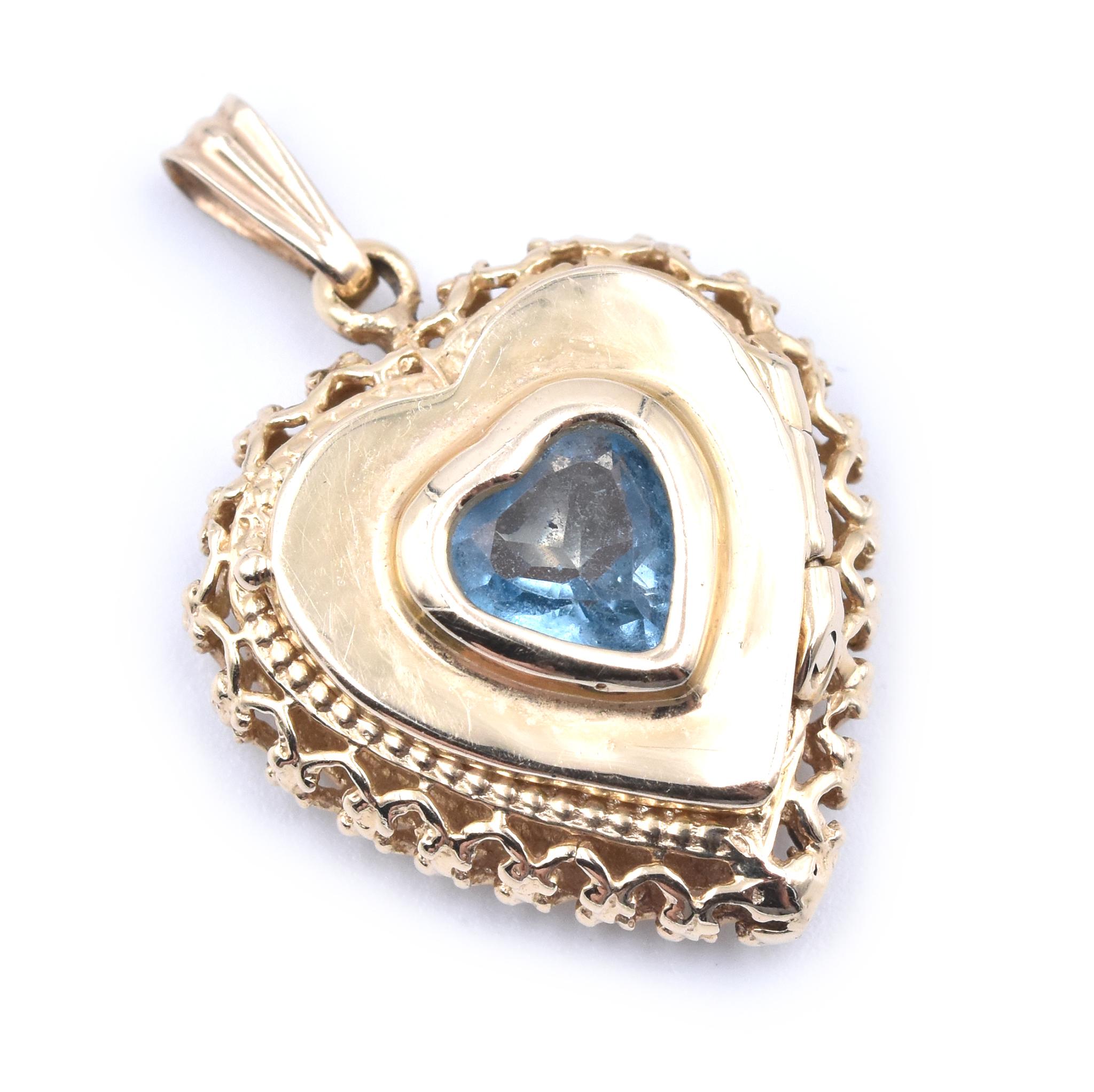 Taille cœur Pendentif cœur en or jaune 14 carats avec topaze bleue en forme de cœur en vente