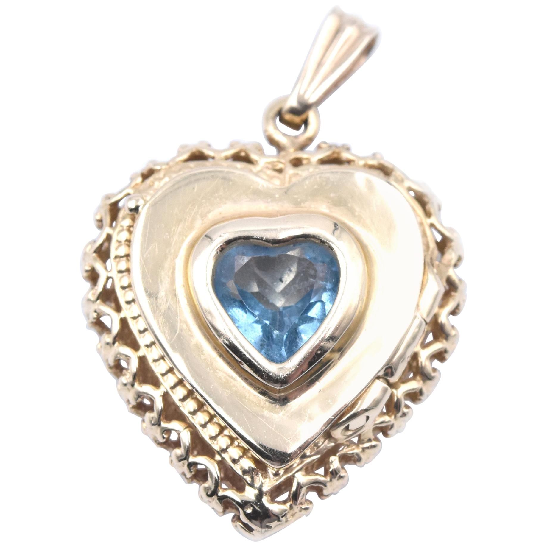 Pendentif cœur en or jaune 14 carats avec topaze bleue en forme de cœur en vente