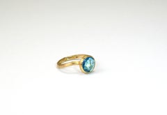 Bague en or jaune 14 carats avec topaze bleue