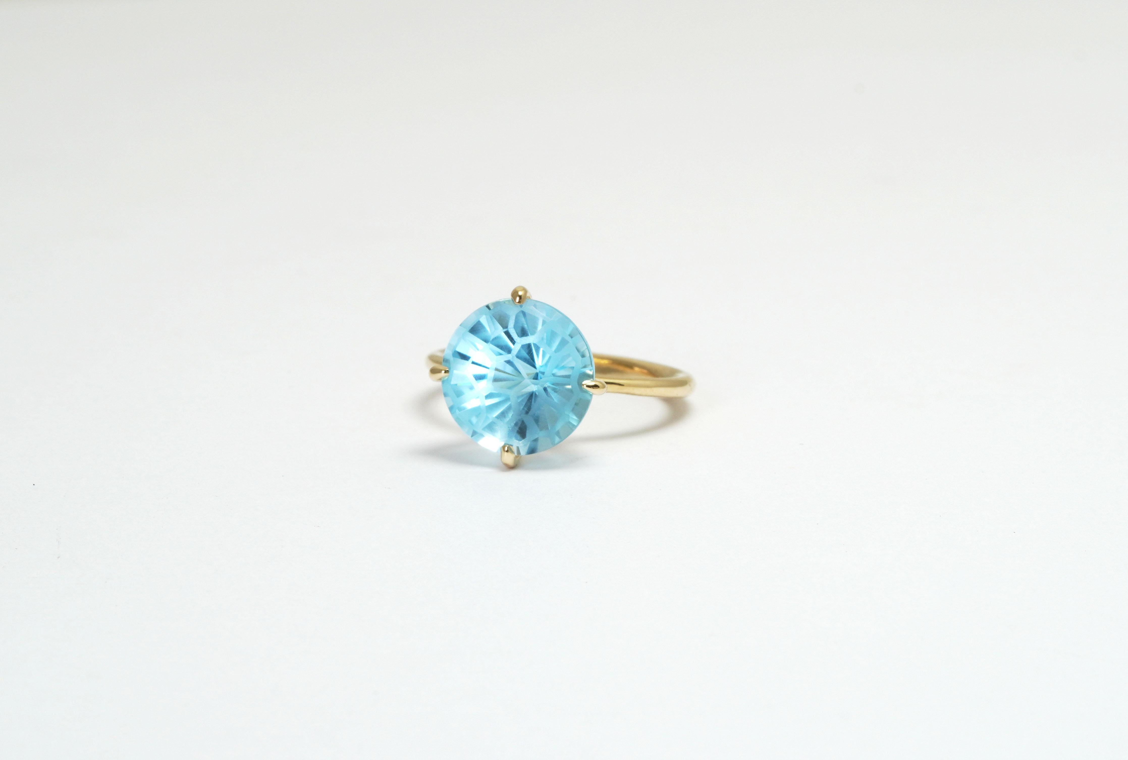 Mixed Cut 14 Karat Yellow Gold Blue Topaz Ring For Sale