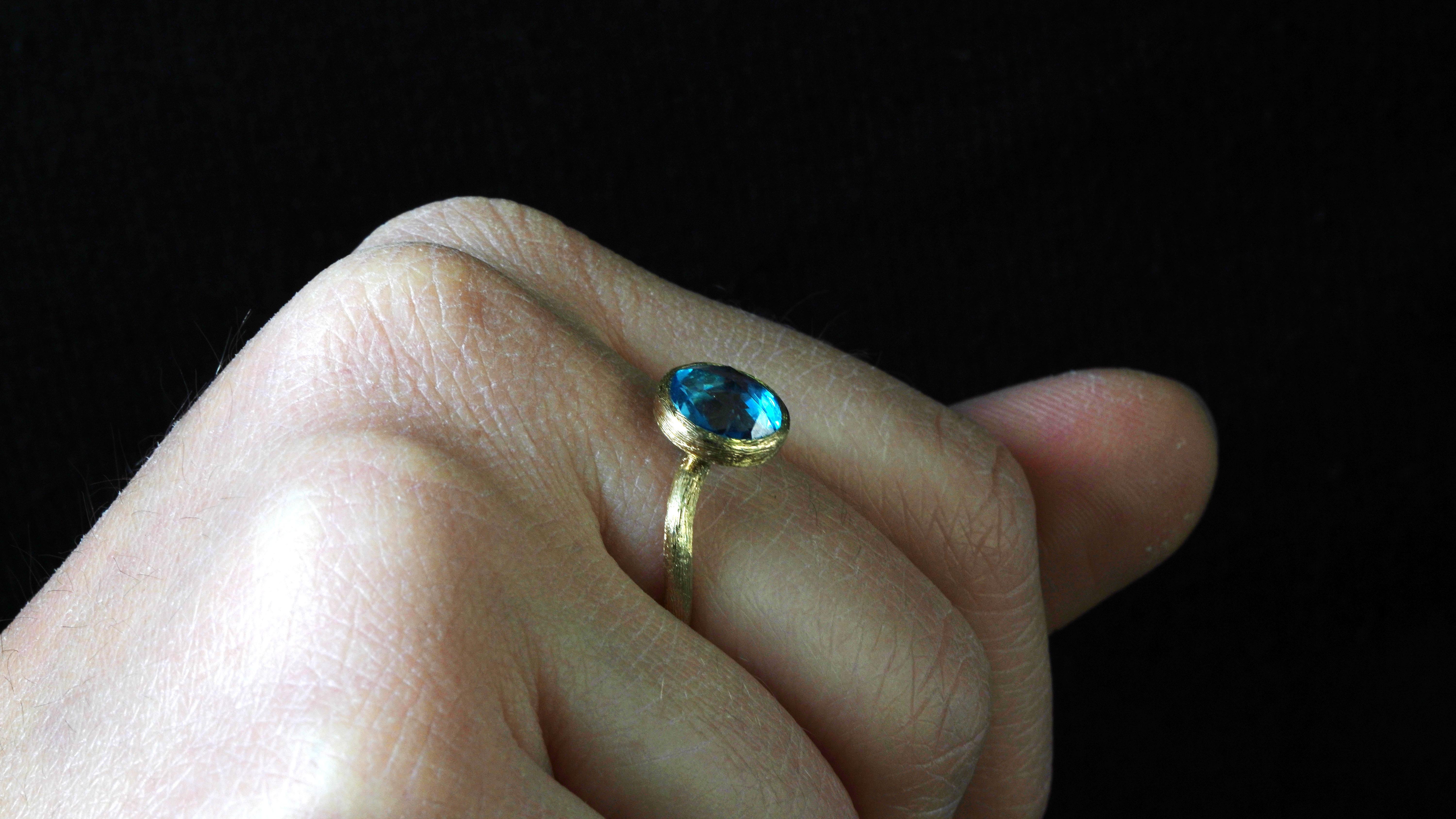 Bague en or jaune 14 carats avec topaze bleue Pour femmes en vente