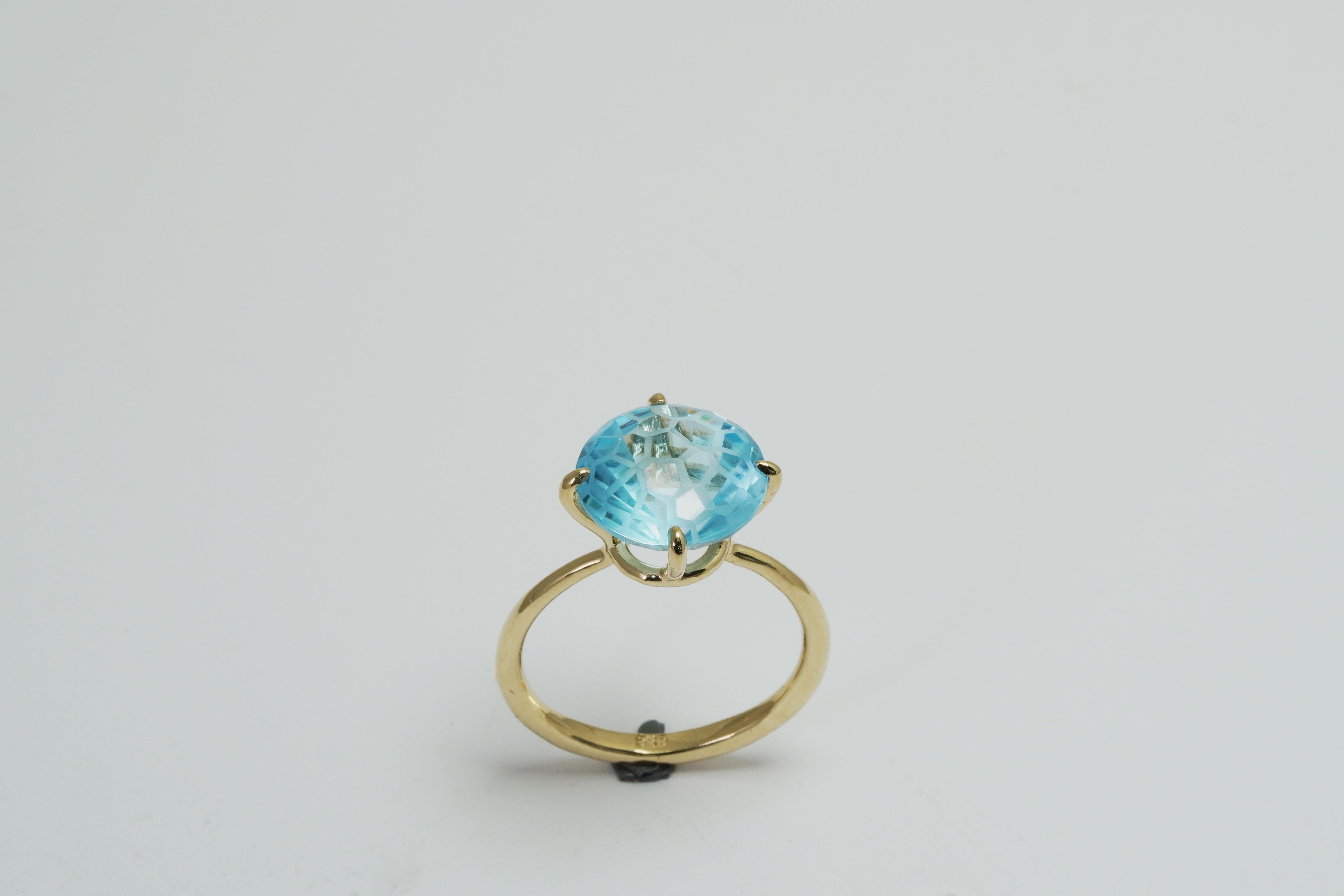 Women's 14 Karat Yellow Gold Blue Topaz Ring For Sale