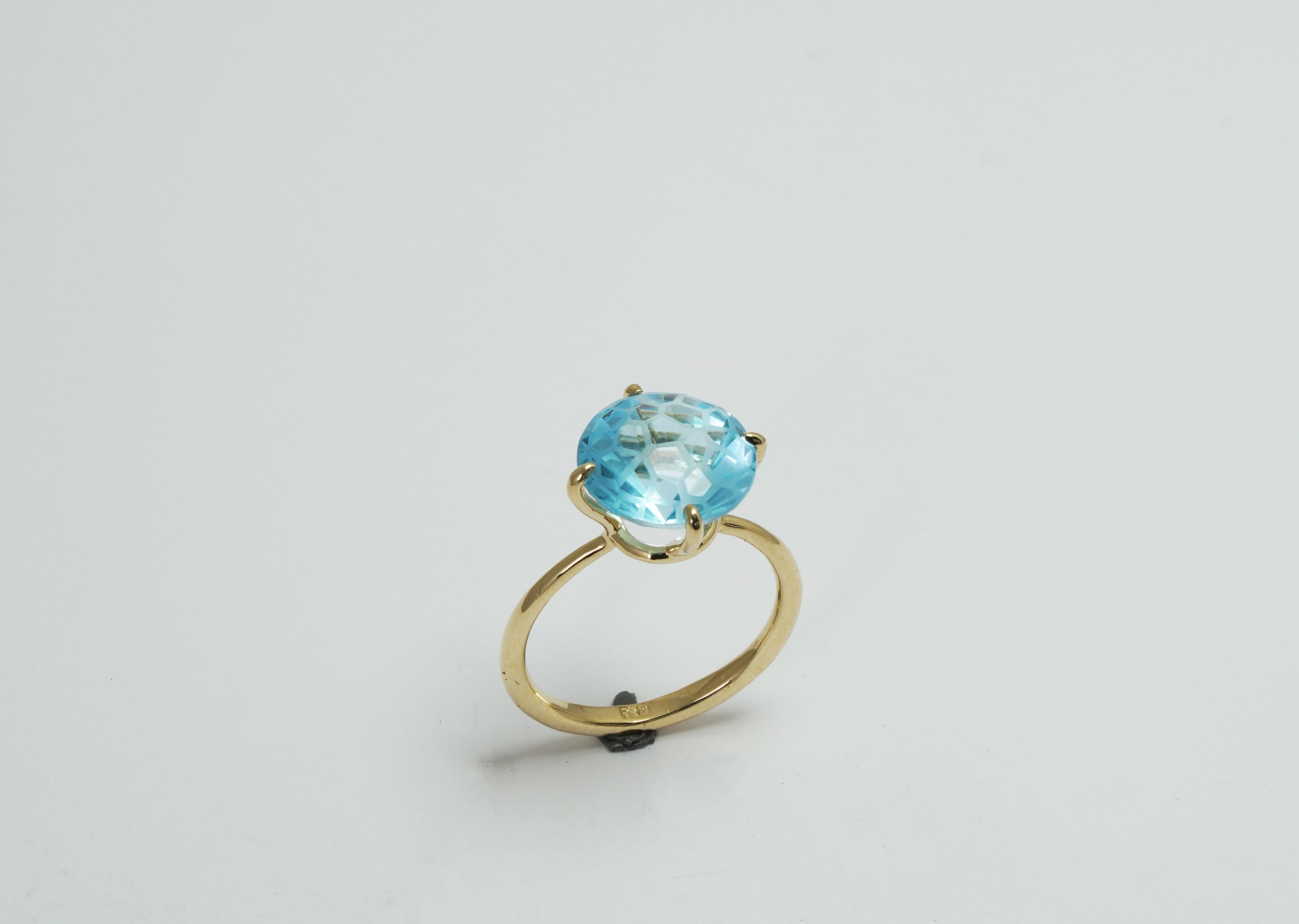 14 Karat Yellow Gold Blue Topaz Ring For Sale 1