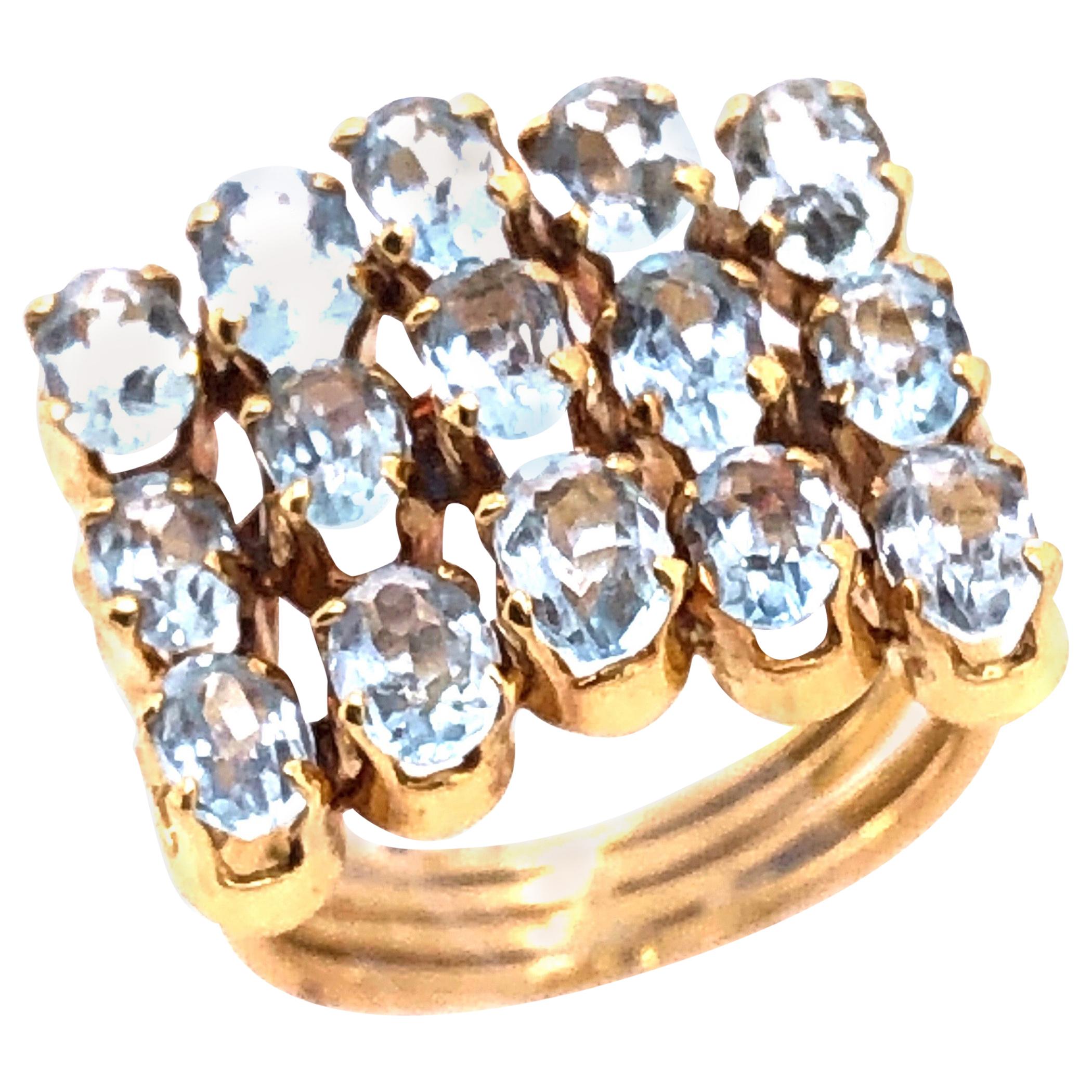 Dreistöckiger Ring aus 14 Karat Gelbgold mit blauem Topas