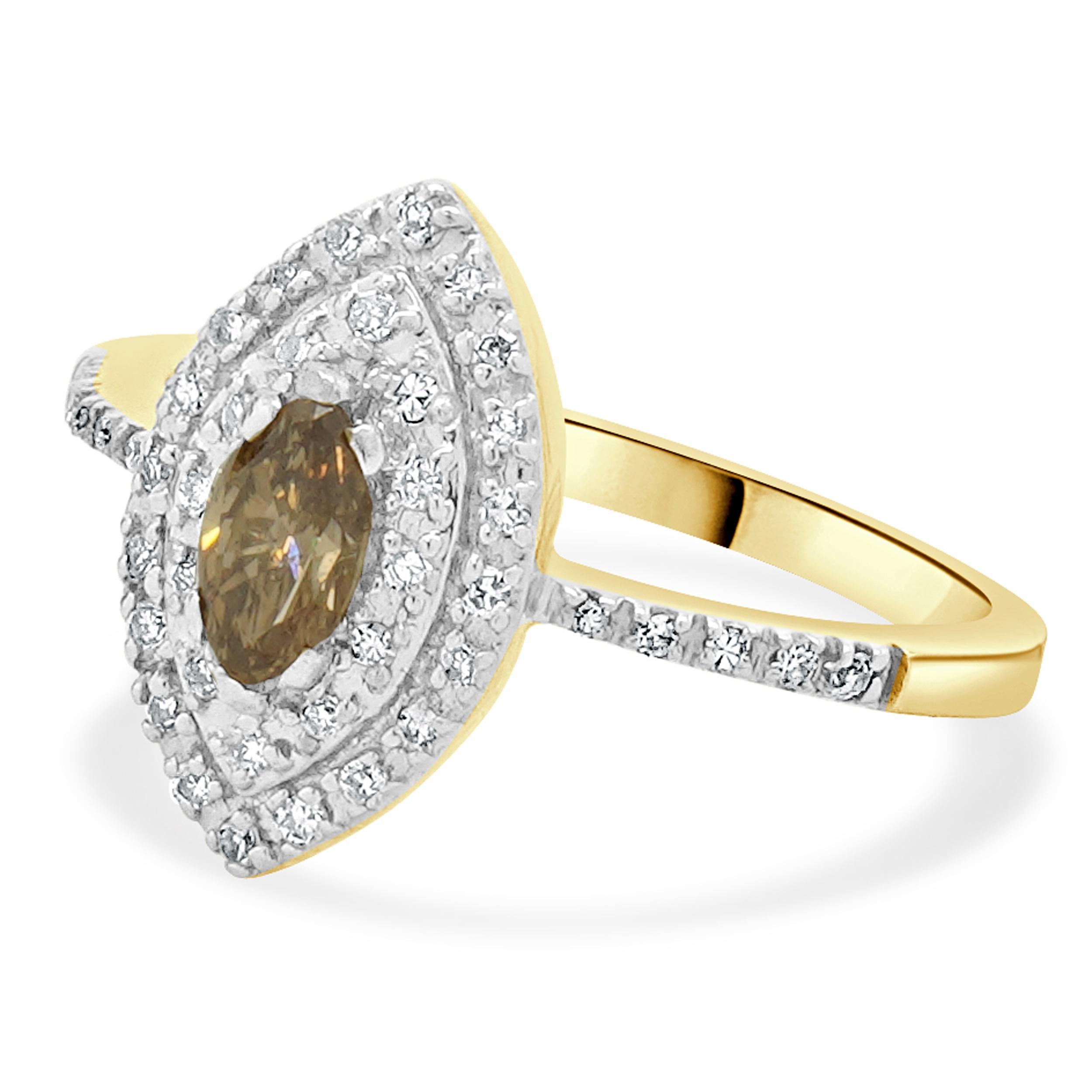 Matériau : Or jaune 14K
Diamant central : 1 taille marquise = 0,37cttw
Couleur : marron
Clarté : SI
Diamant : taille ronde = 0,29cttw
Couleur : G
Clarté : SI2
Taille de l'anneau : 7
Poids : 3,40 grammes
