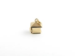 14 Karat Yellow Gold Bulldog in Doghouse Charm