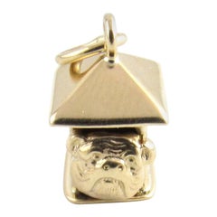 14 Karat Yellow Gold Bulldog in Doghouse Charm