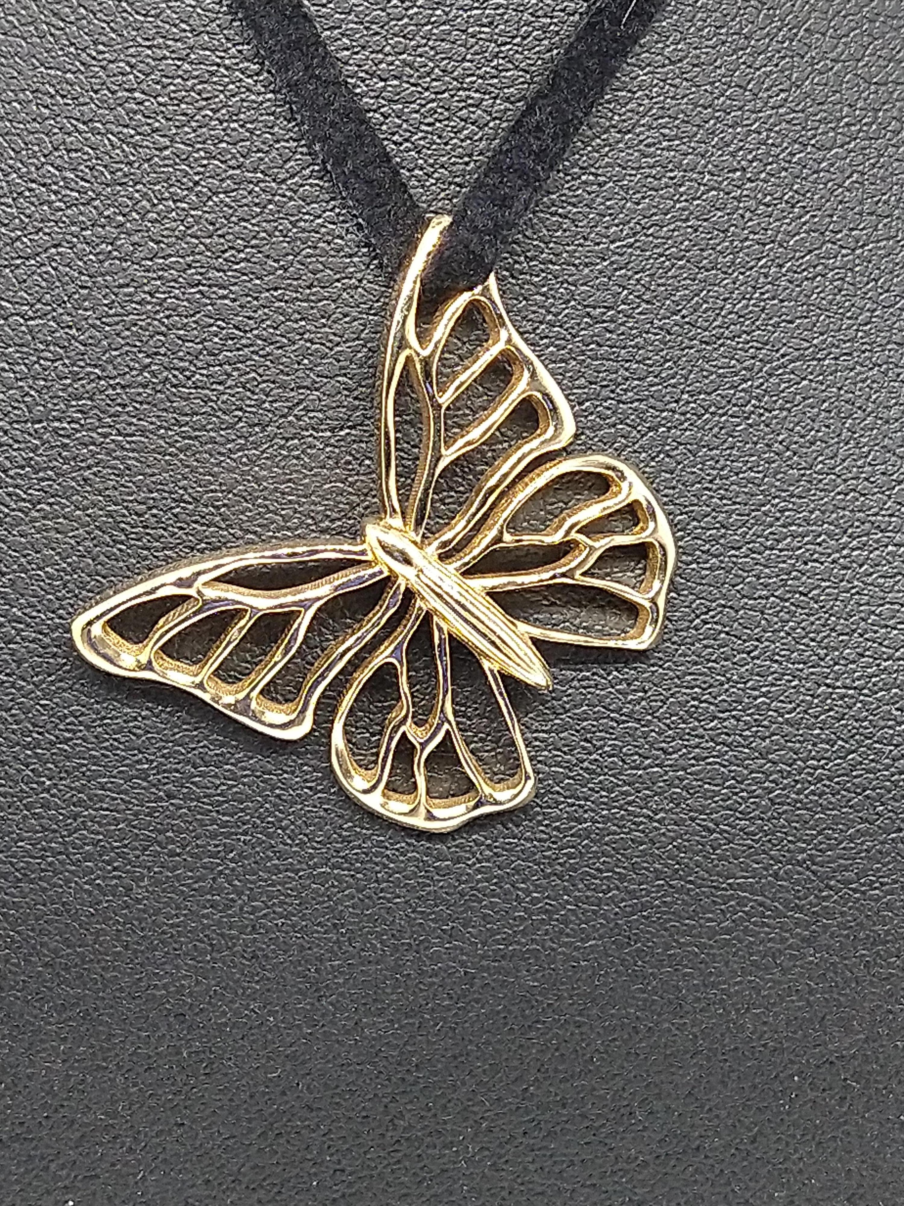 Contemporary 14 Karat Yellow Gold Butterfly Necklace on Suede For Sale